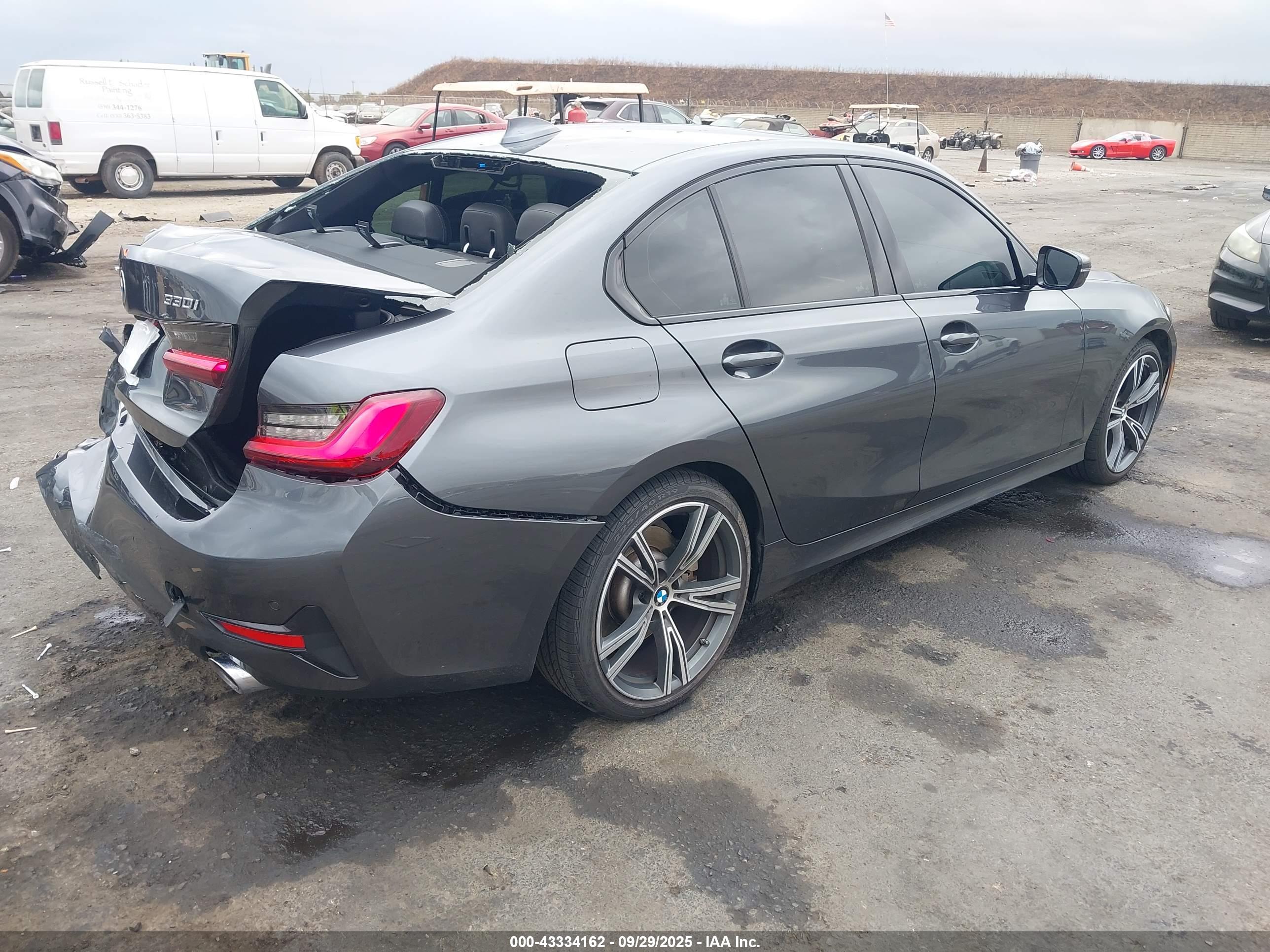 BMW 330I image 4