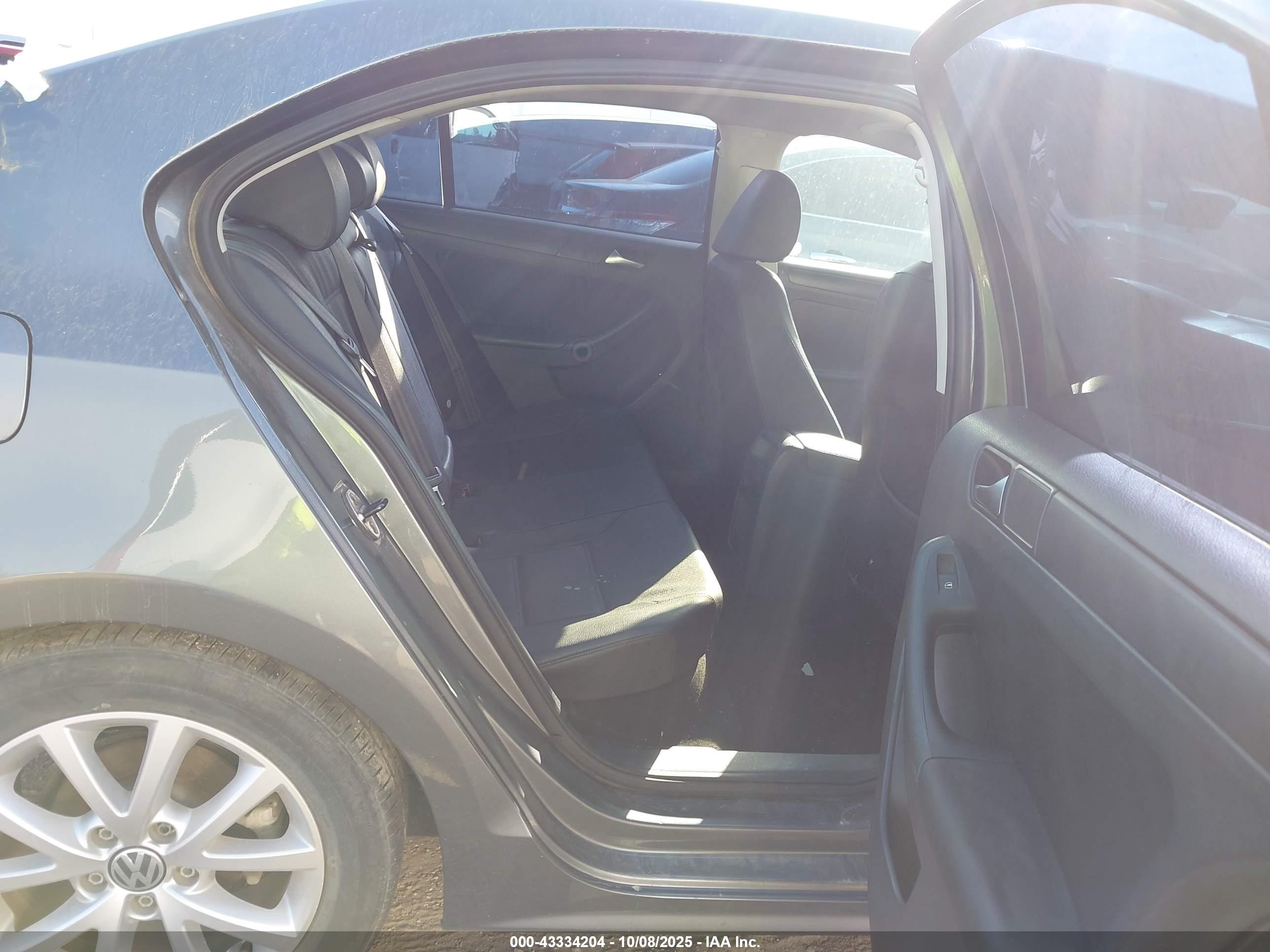 VOLKSWAGEN JETTA image 8