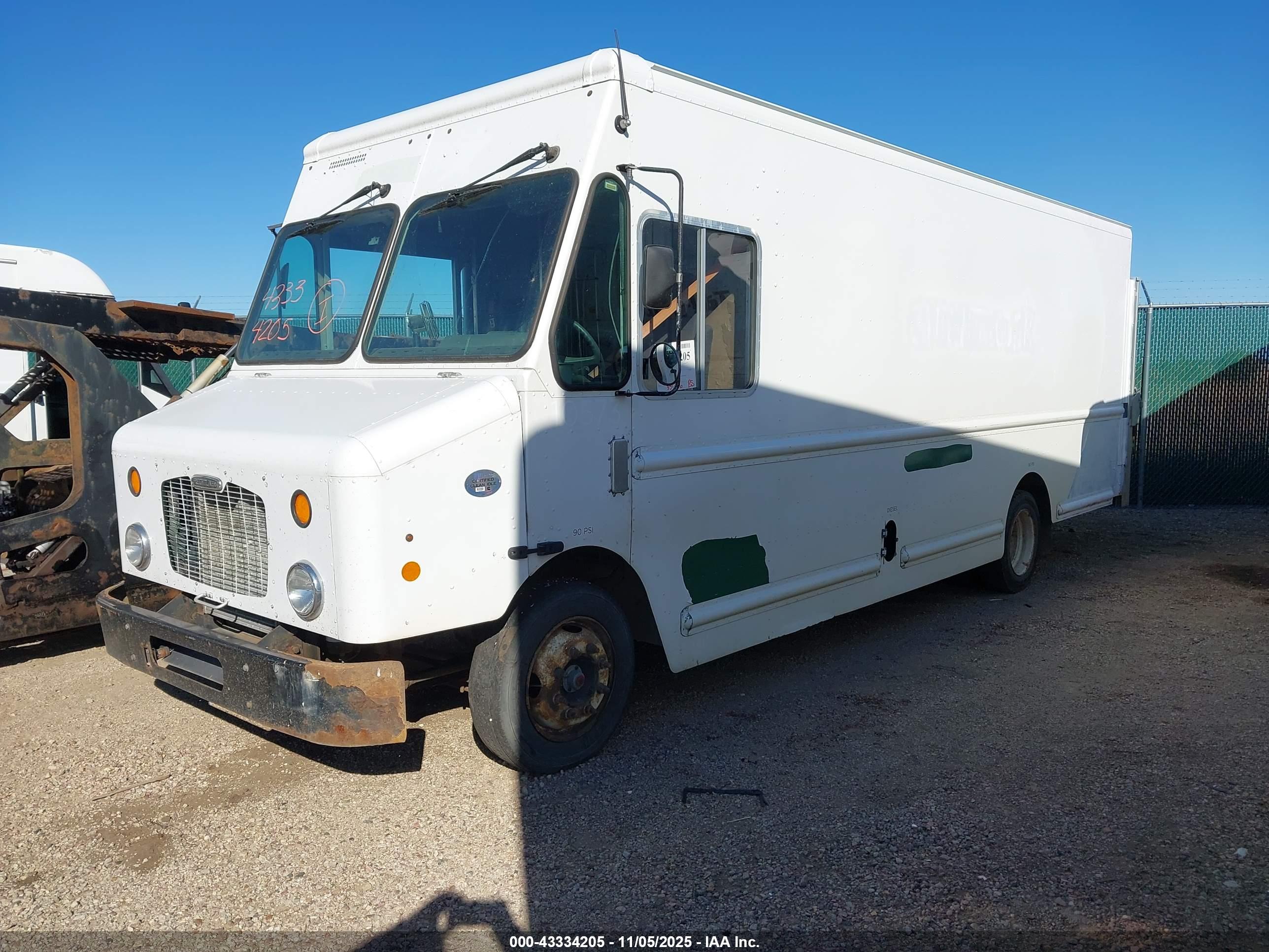 FREIGHTLINER CHASSIS image 2