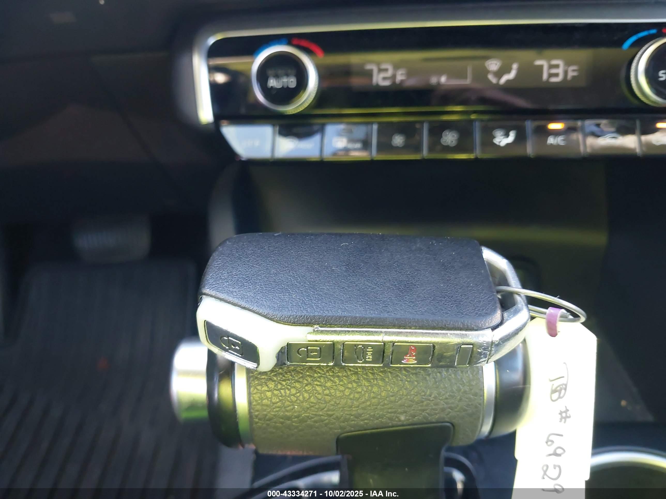 KIA K5 image 11
