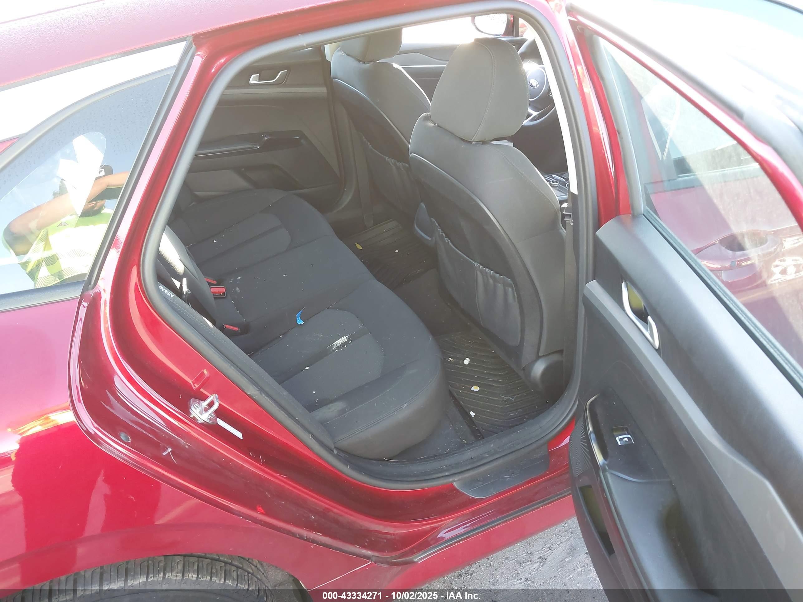 KIA K5 image 8