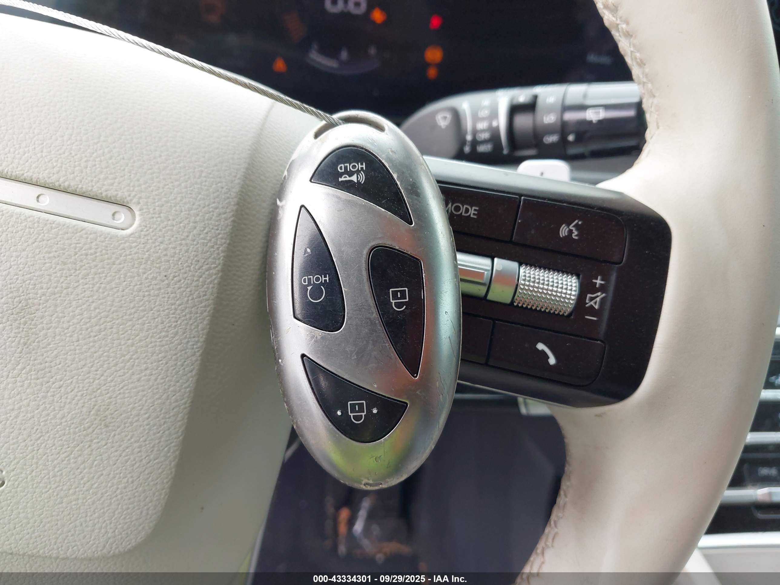 HYUNDAI SANTA image 11