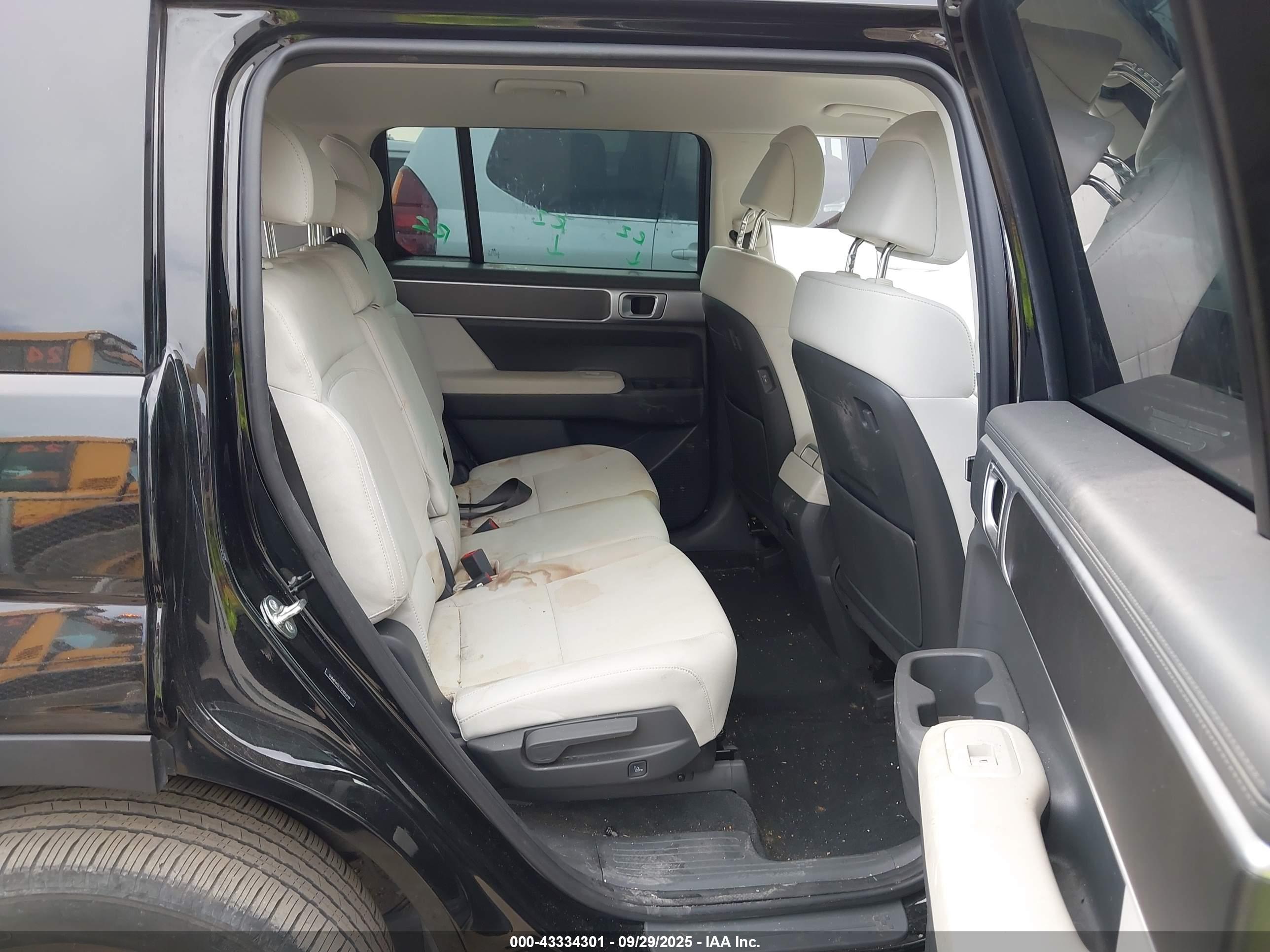 HYUNDAI SANTA image 8