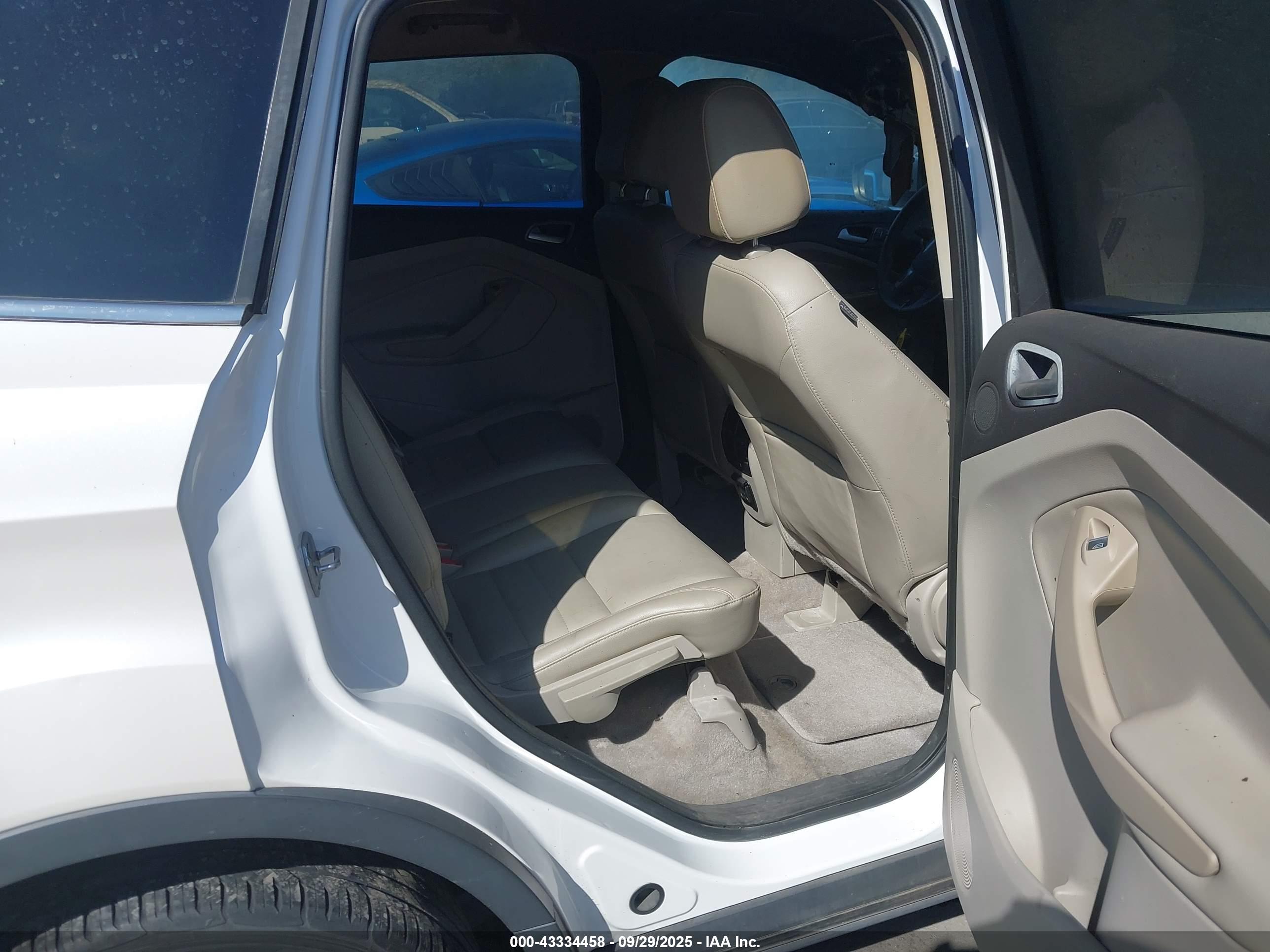 FORD ESCAPE image 8
