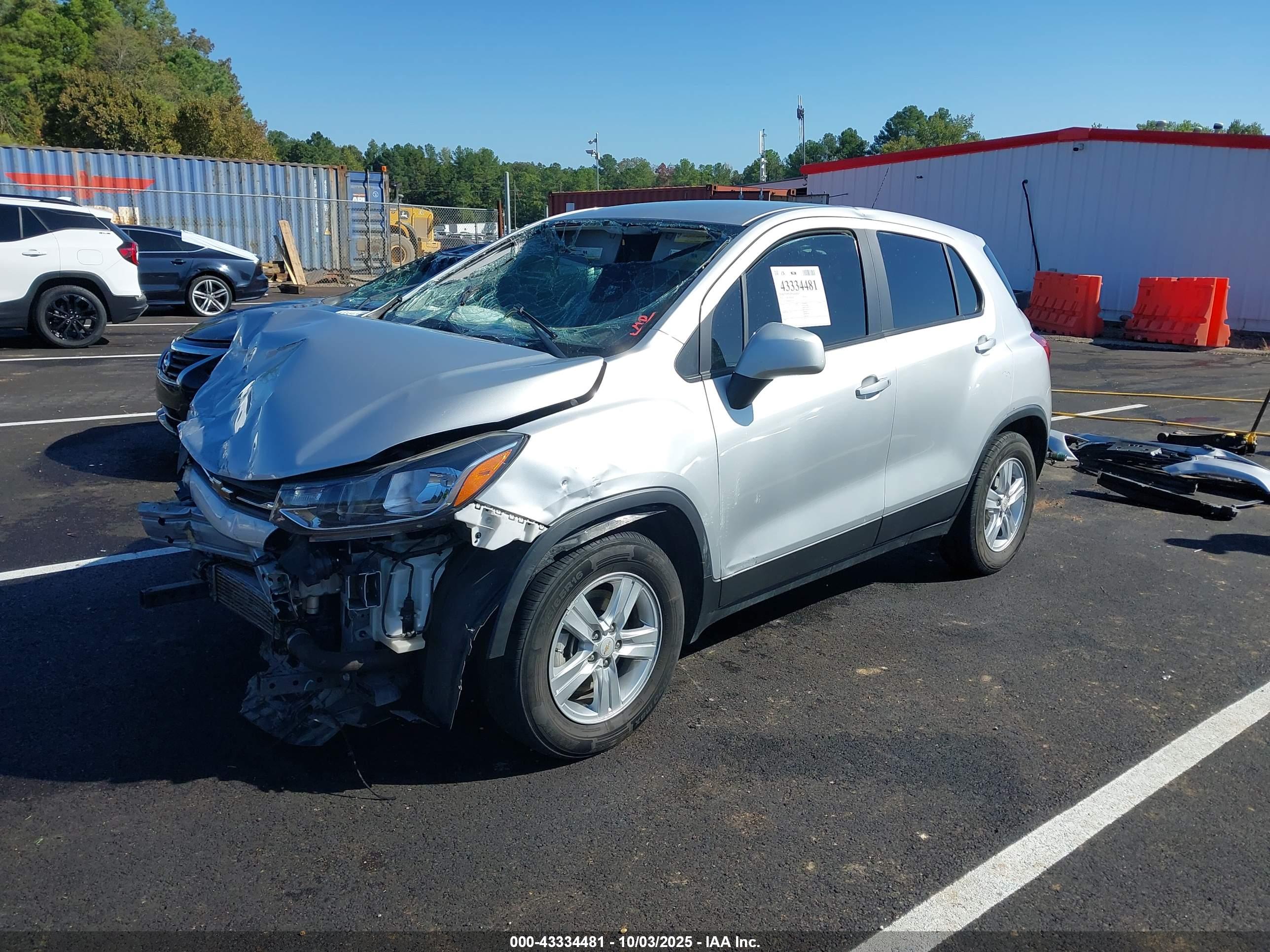 CHEVROLET TRAX image 2