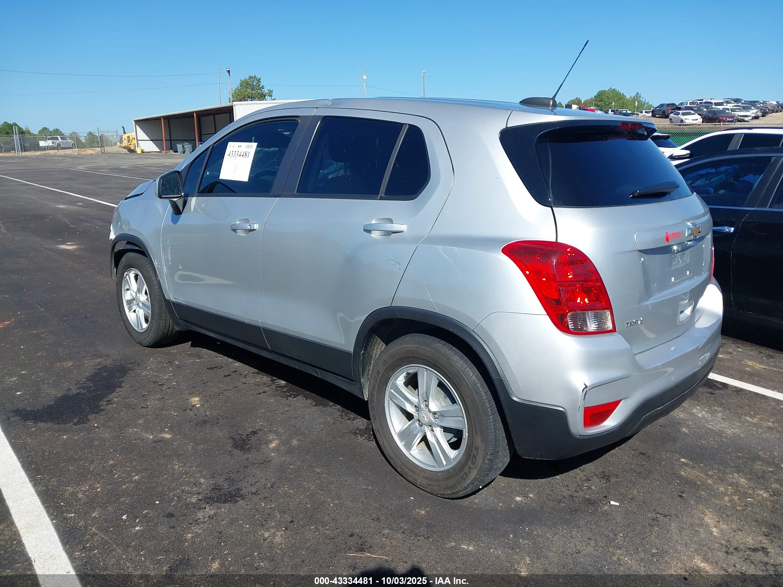 CHEVROLET TRAX image 3