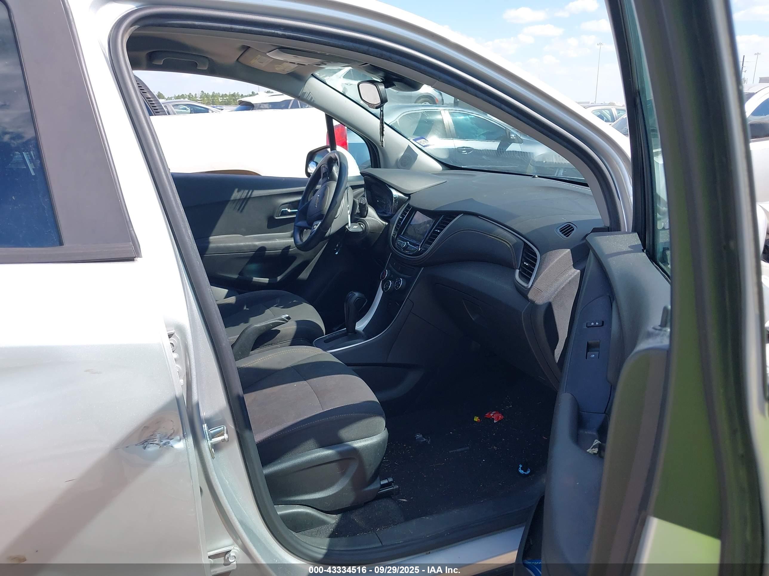 CHEVROLET TRAX image 5