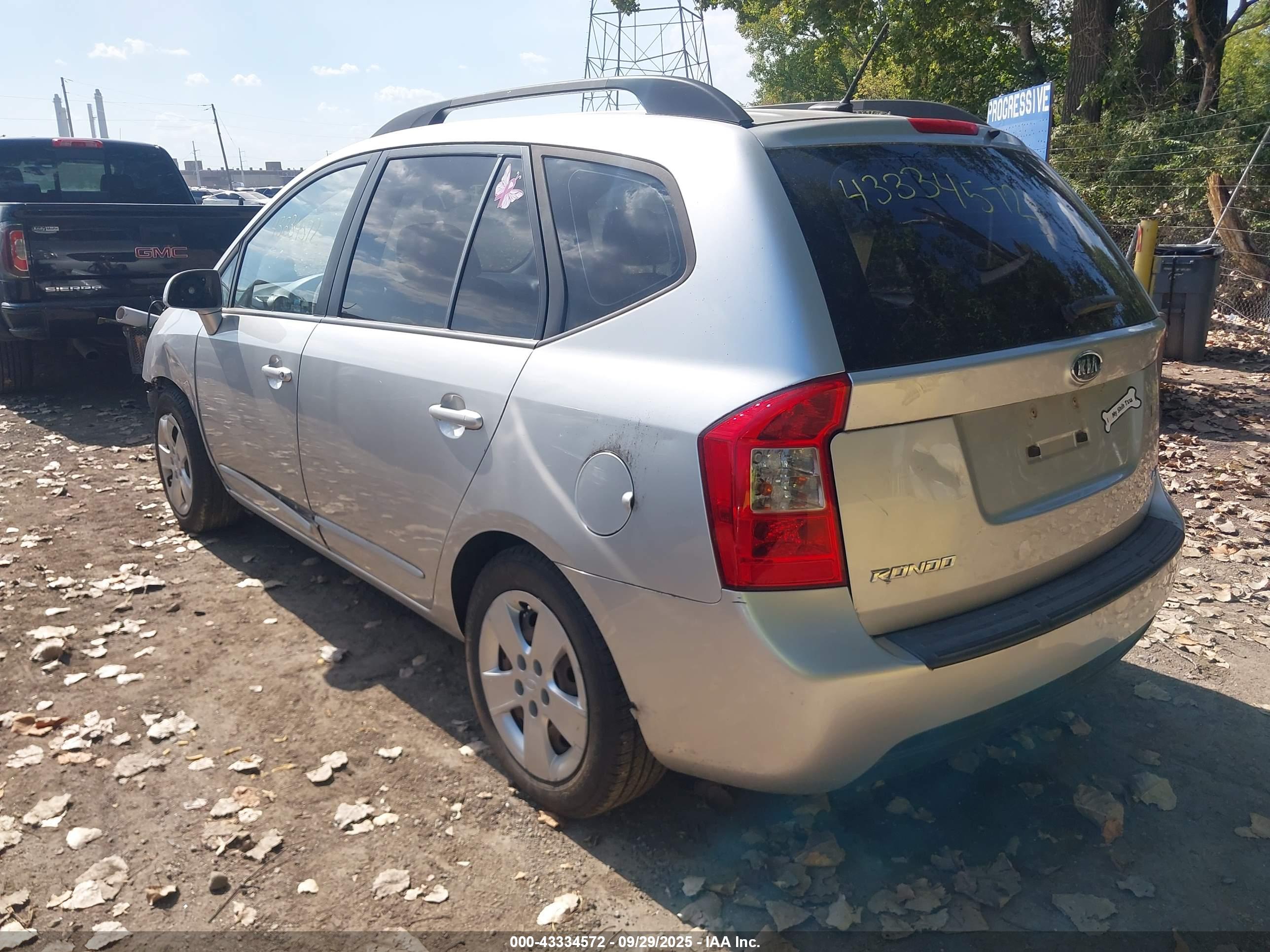 KIA RONDO image 3