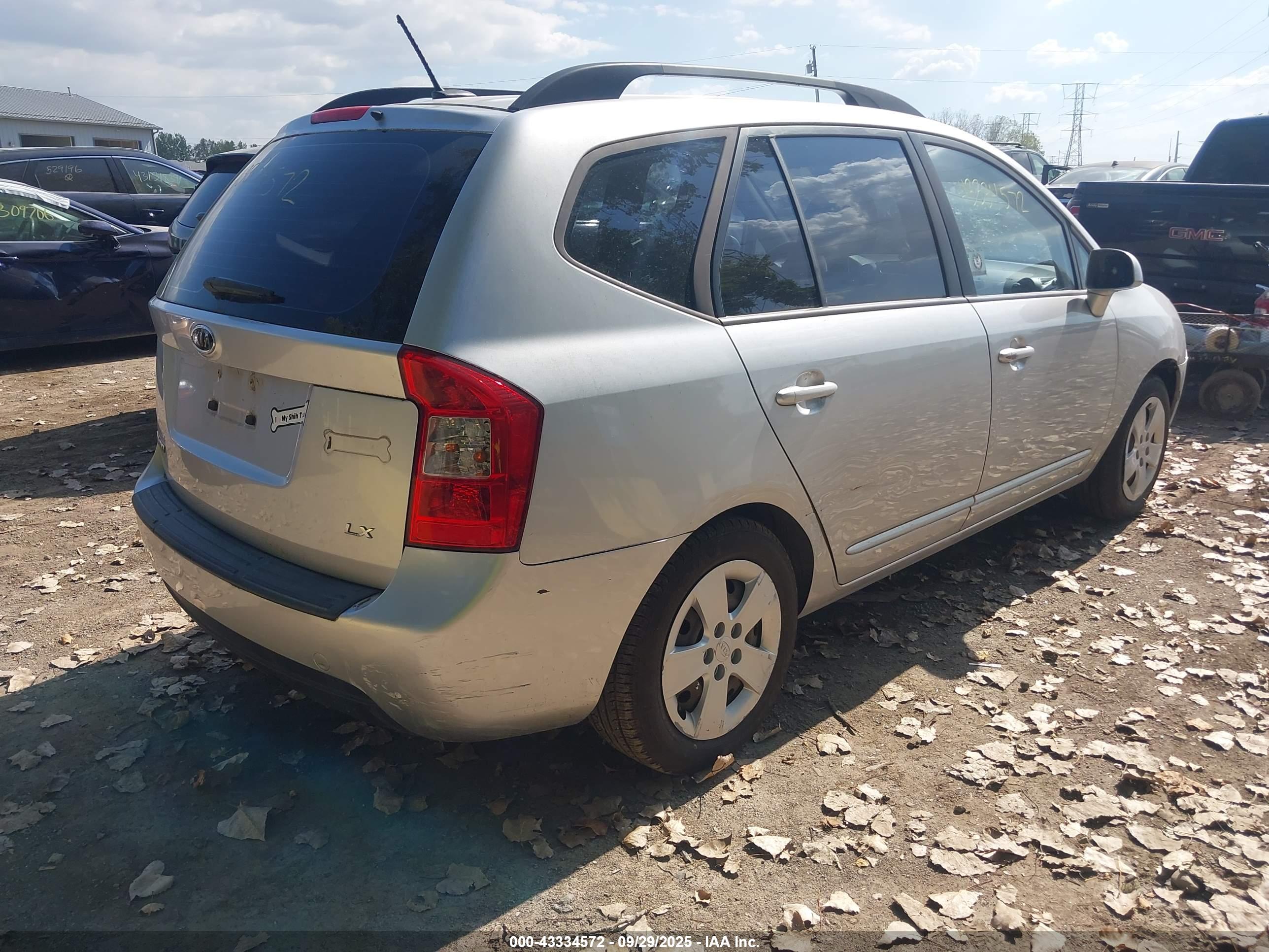 KIA RONDO image 4