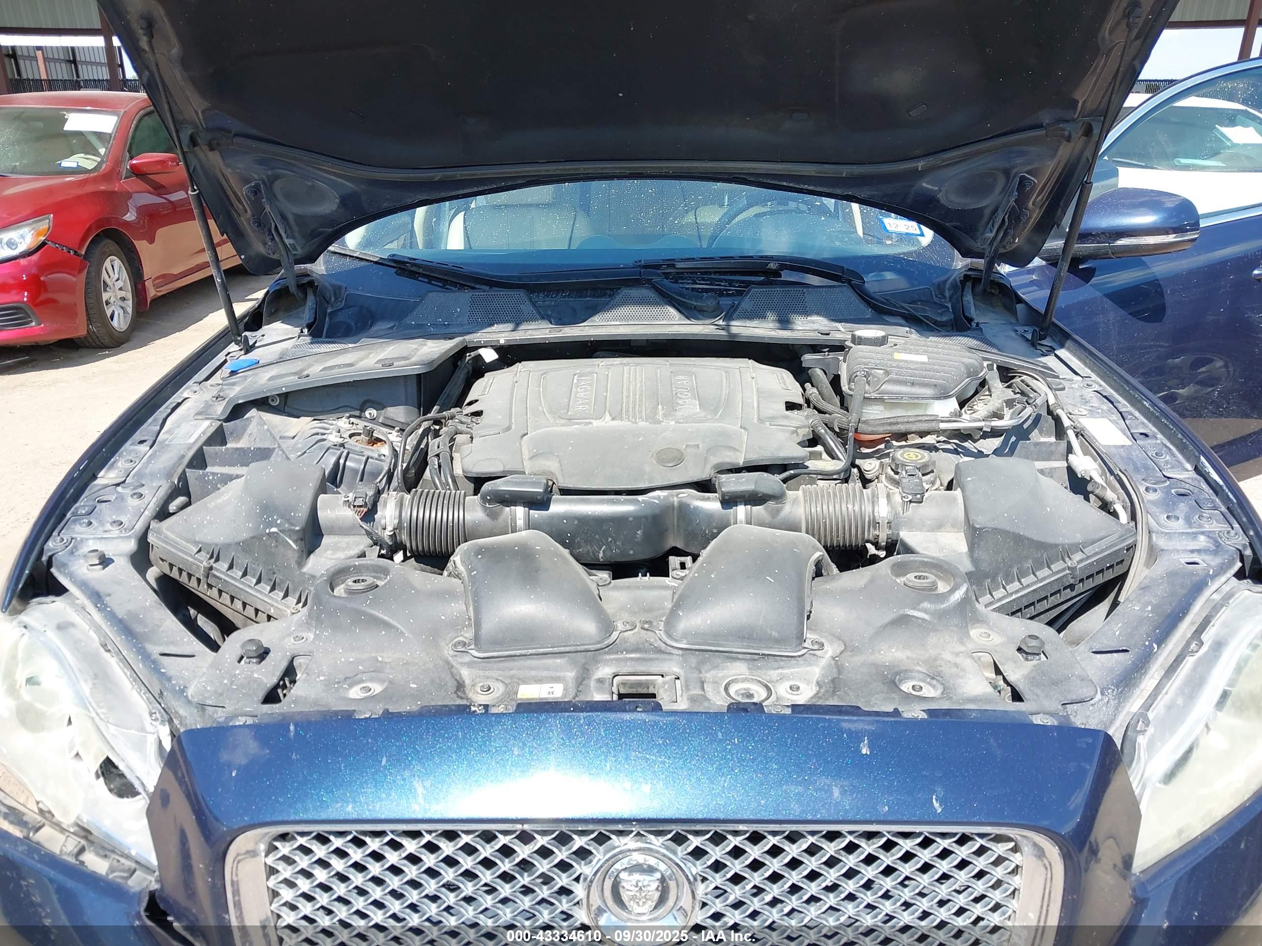 JAGUAR XJ image 10