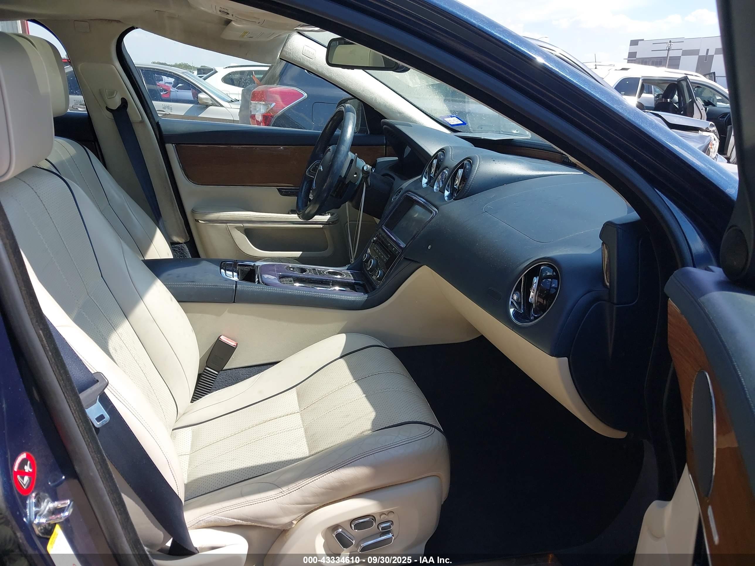 JAGUAR XJ image 5