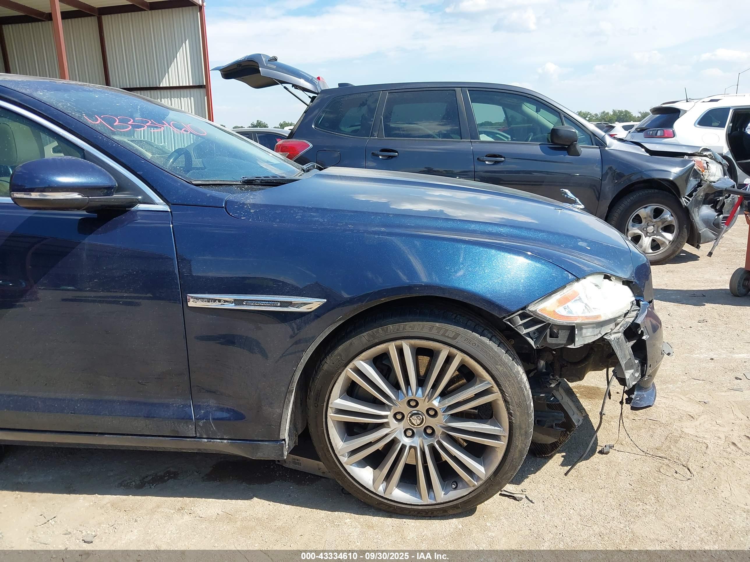 JAGUAR XJ image 6
