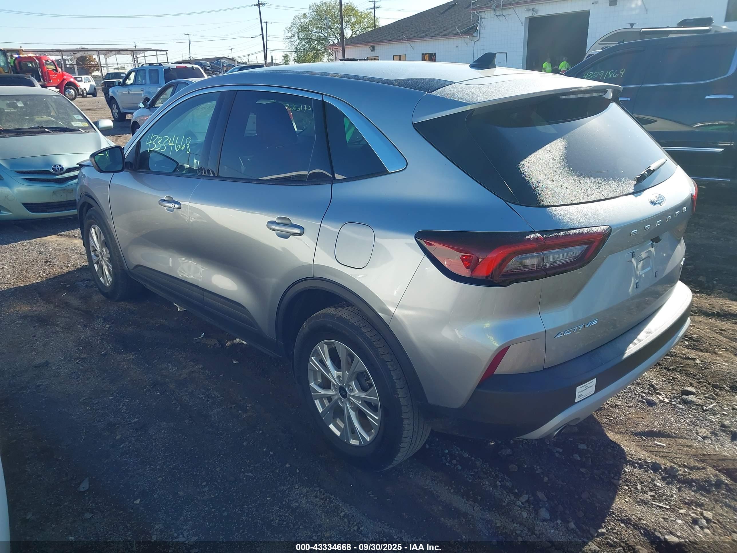 FORD ESCAPE image 3
