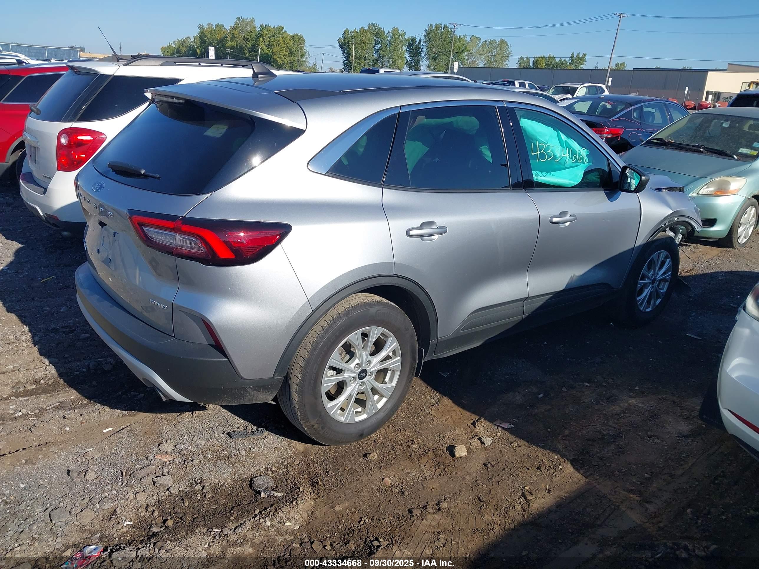 FORD ESCAPE image 4