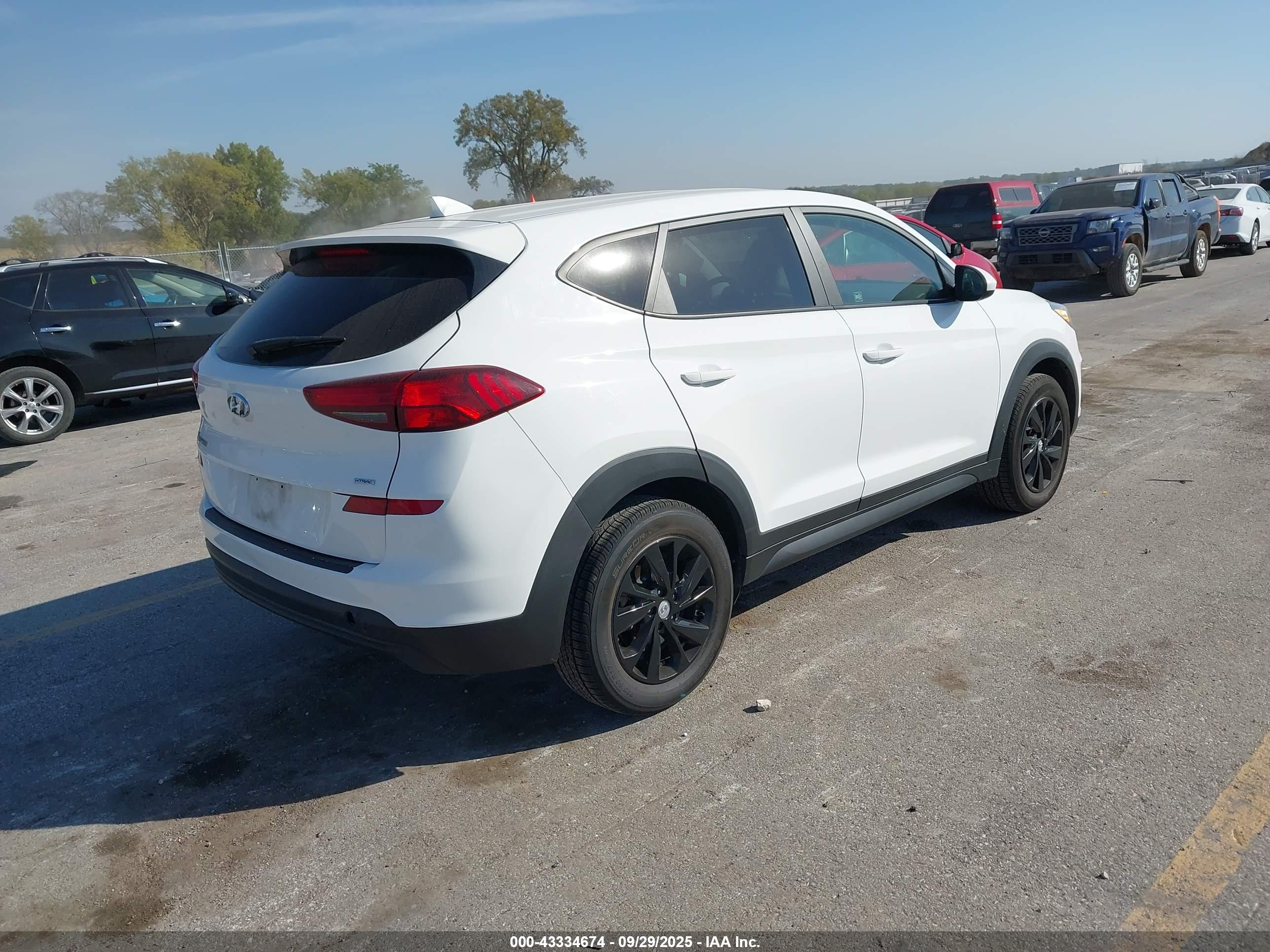 HYUNDAI TUCSON image 4