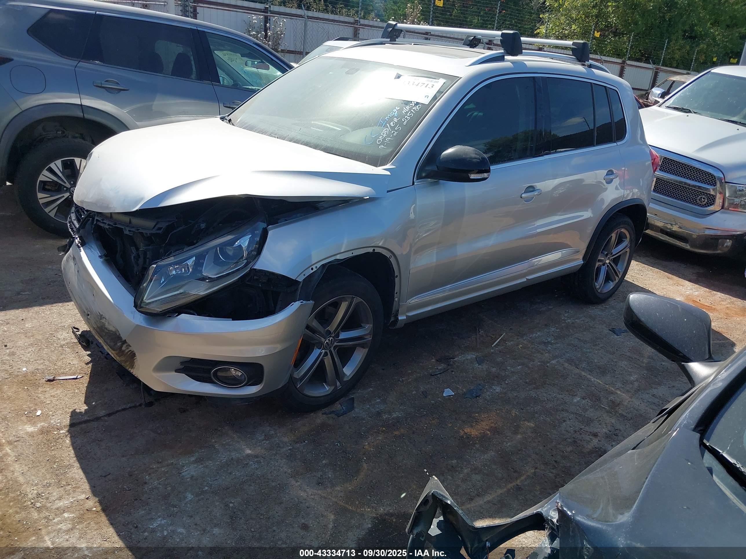 VOLKSWAGEN TIGUAN image 2