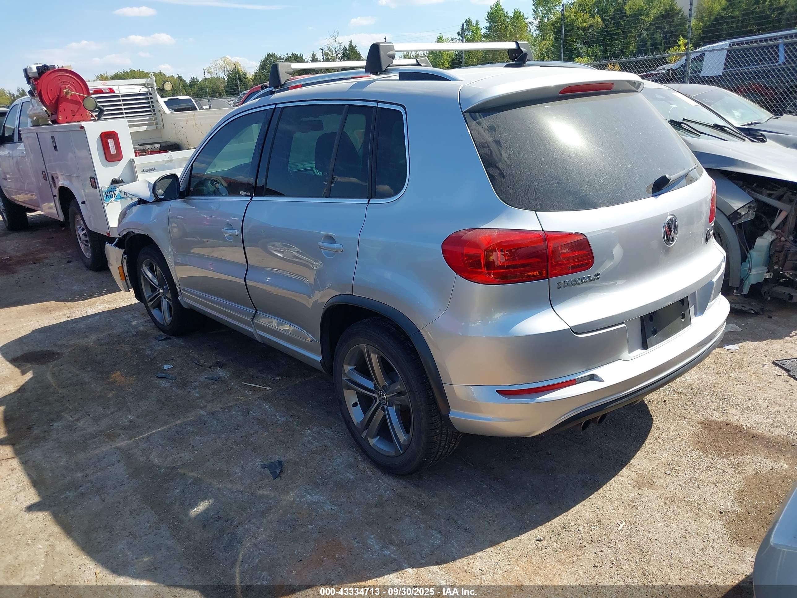 VOLKSWAGEN TIGUAN image 3
