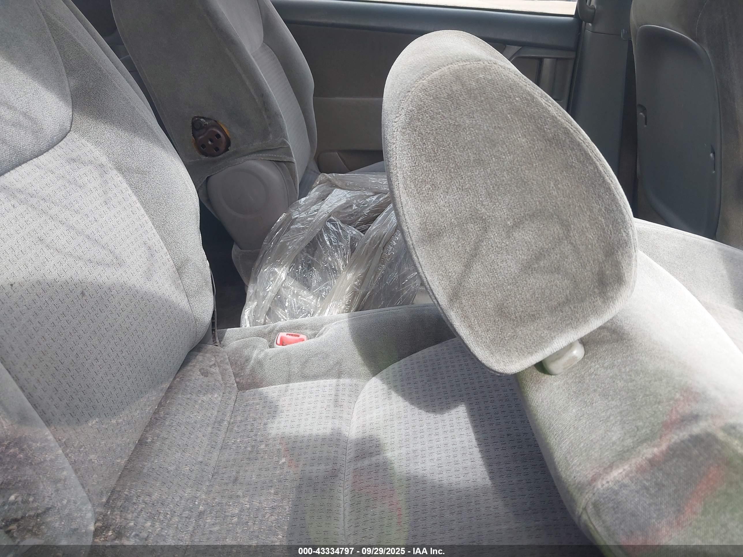 TOYOTA SIENNA image 8