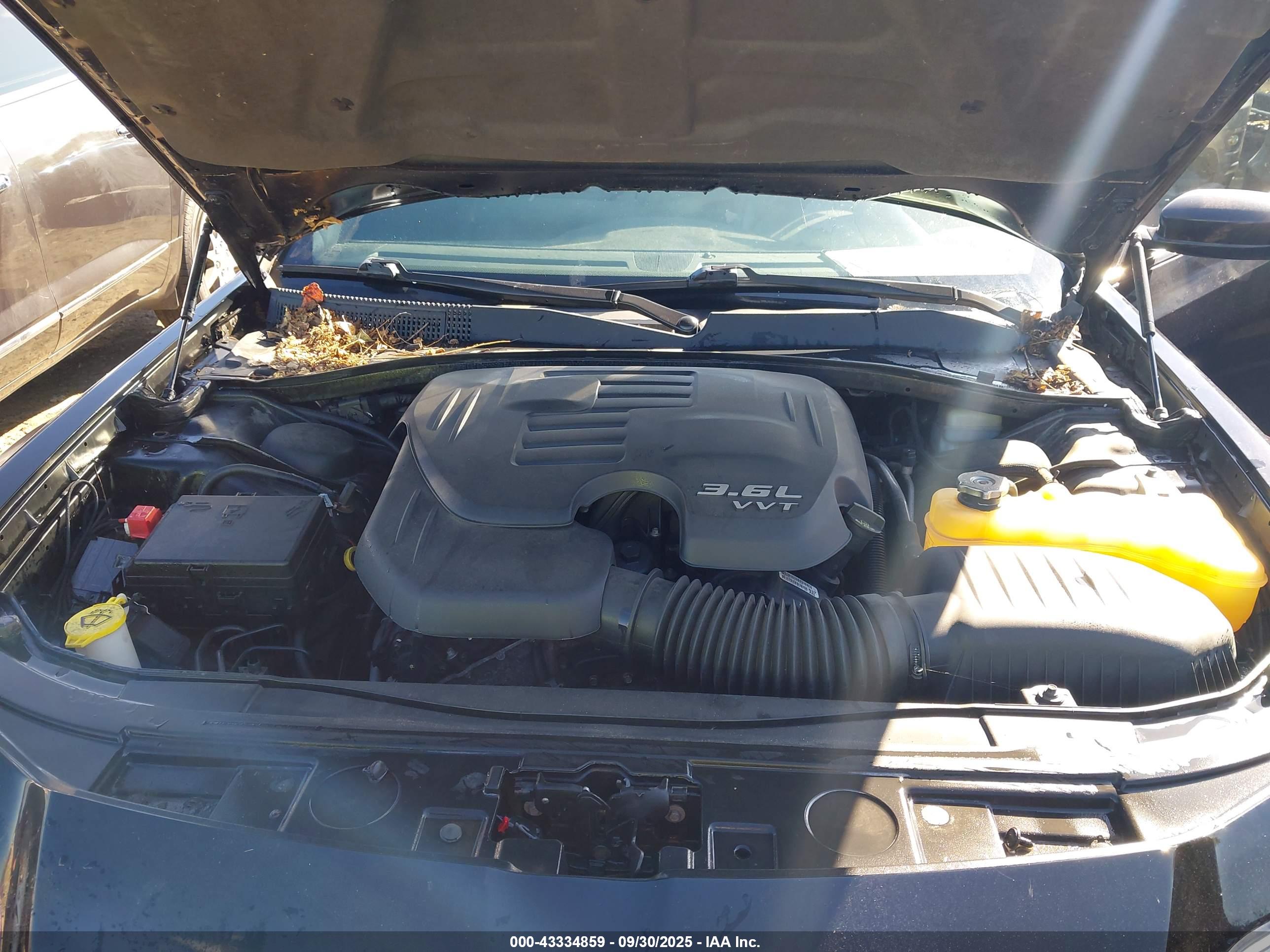 CHRYSLER 300 image 10