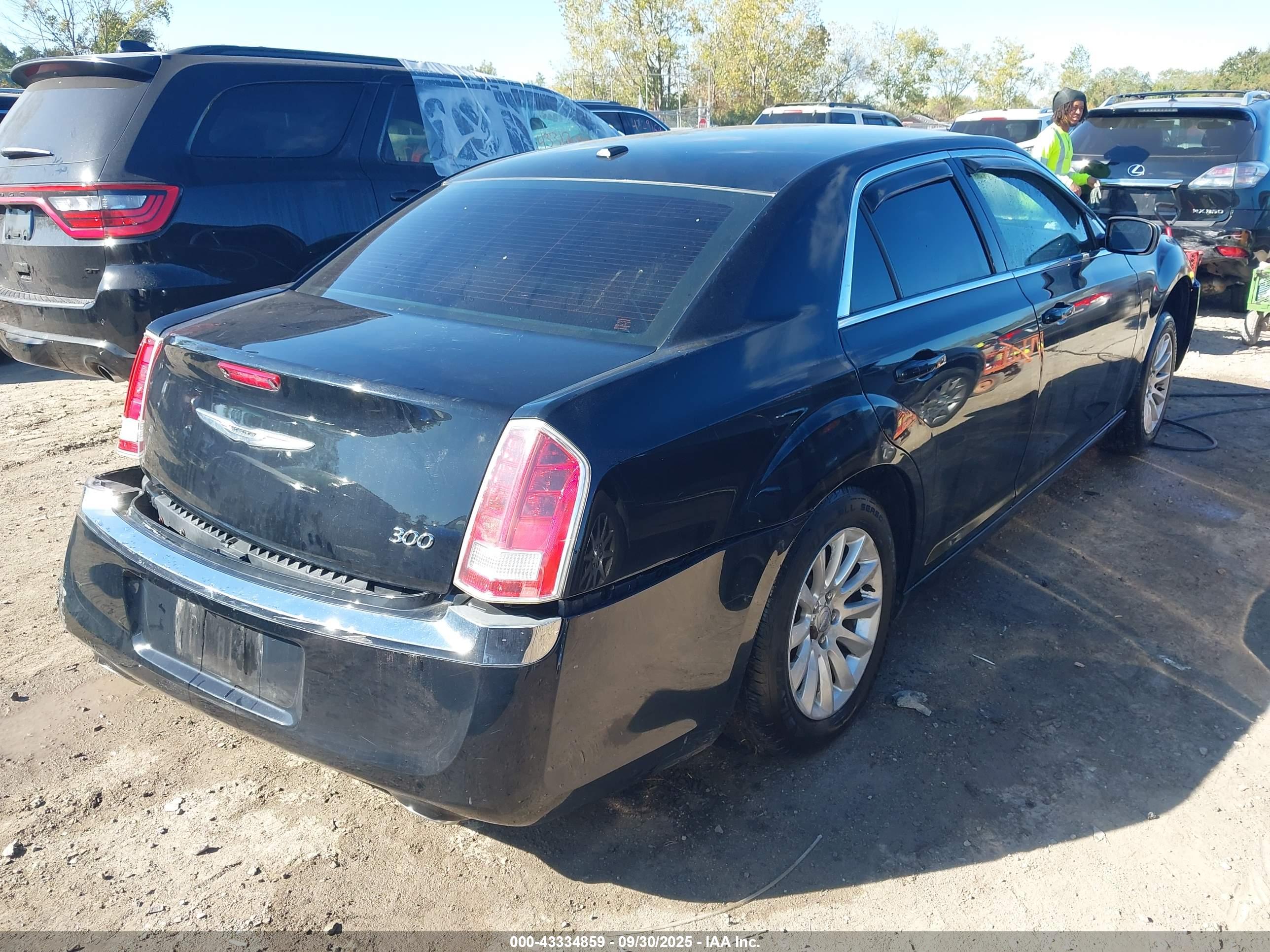 CHRYSLER 300 image 4