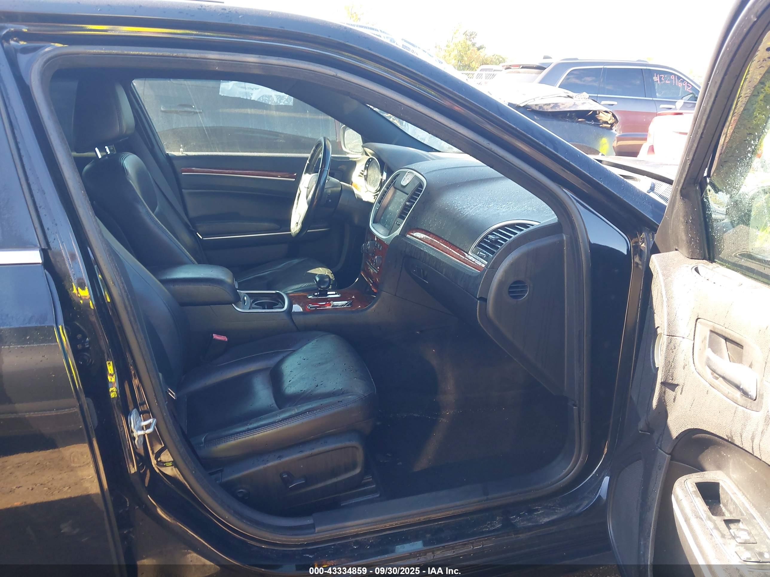 CHRYSLER 300 image 5