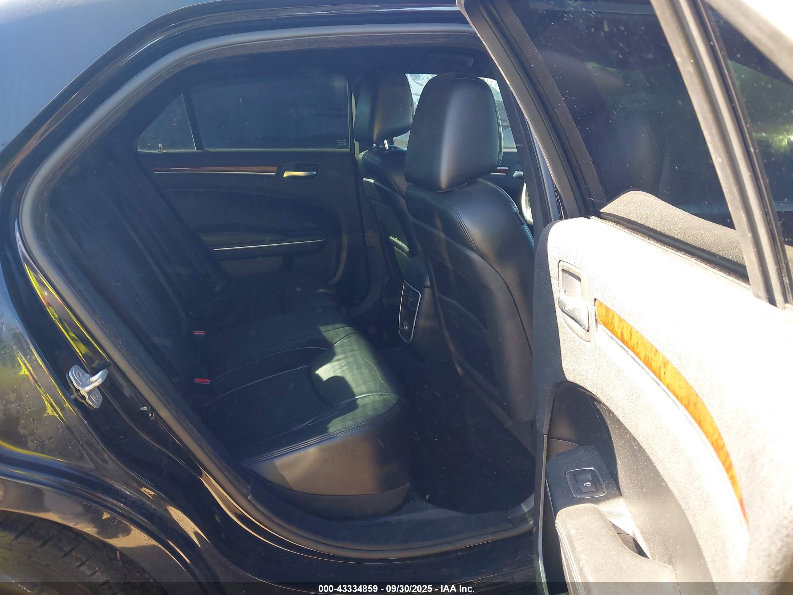 CHRYSLER 300 image 8