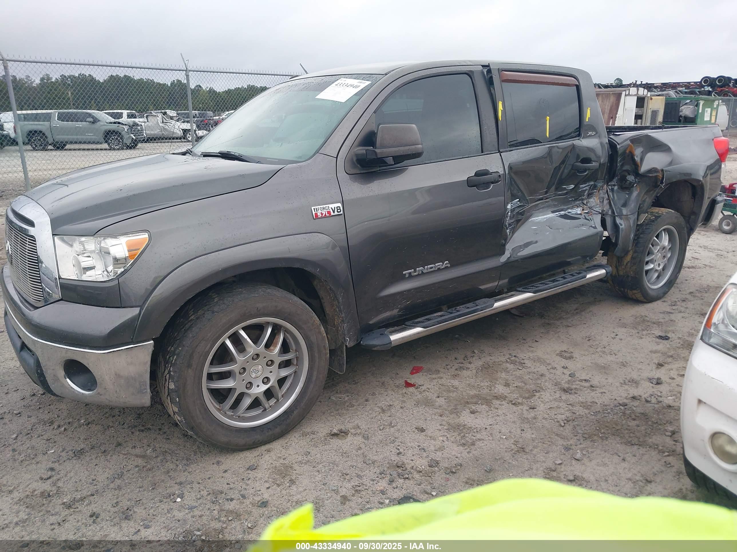 TOYOTA TUNDRA image 2