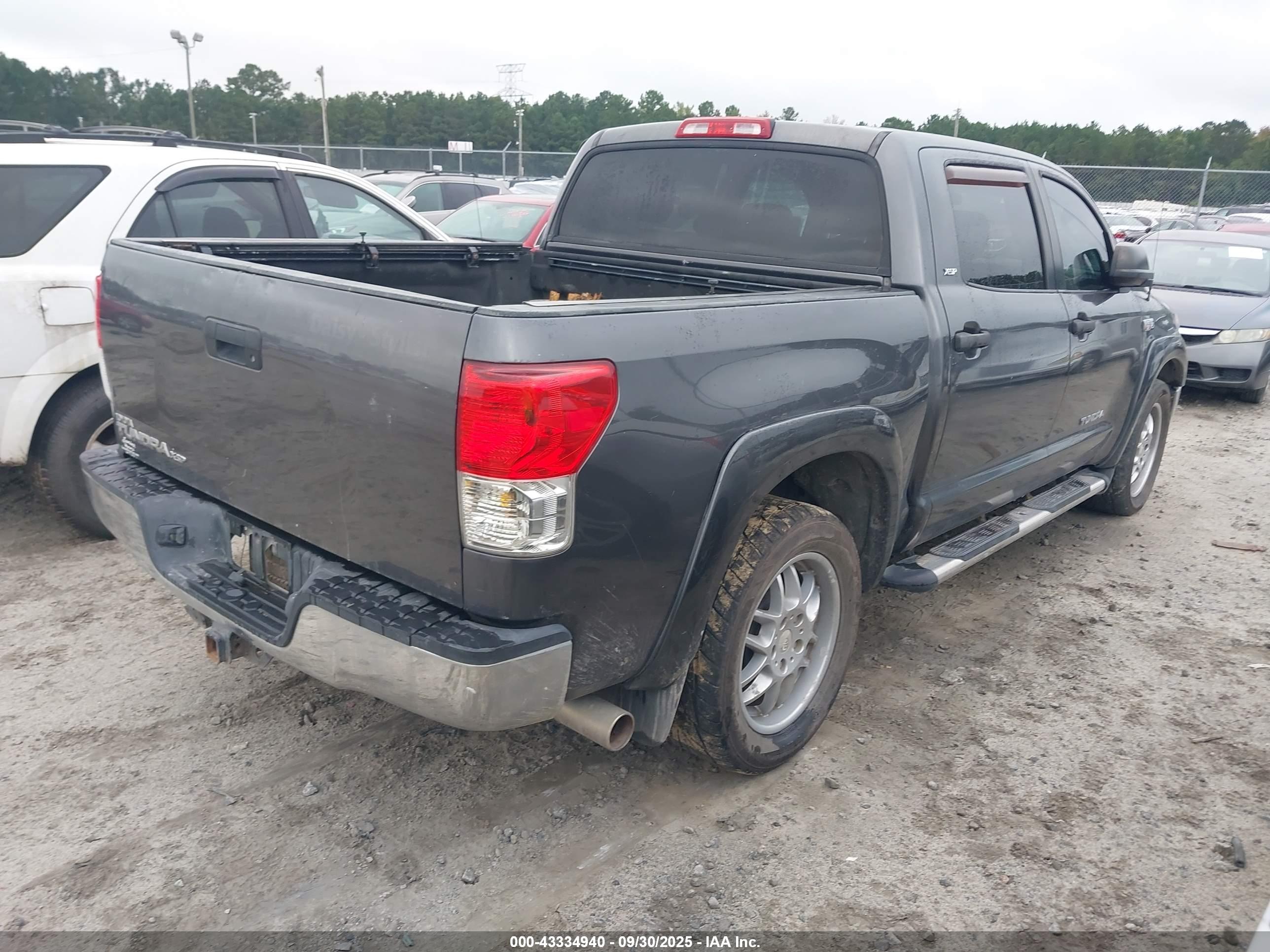 TOYOTA TUNDRA image 4