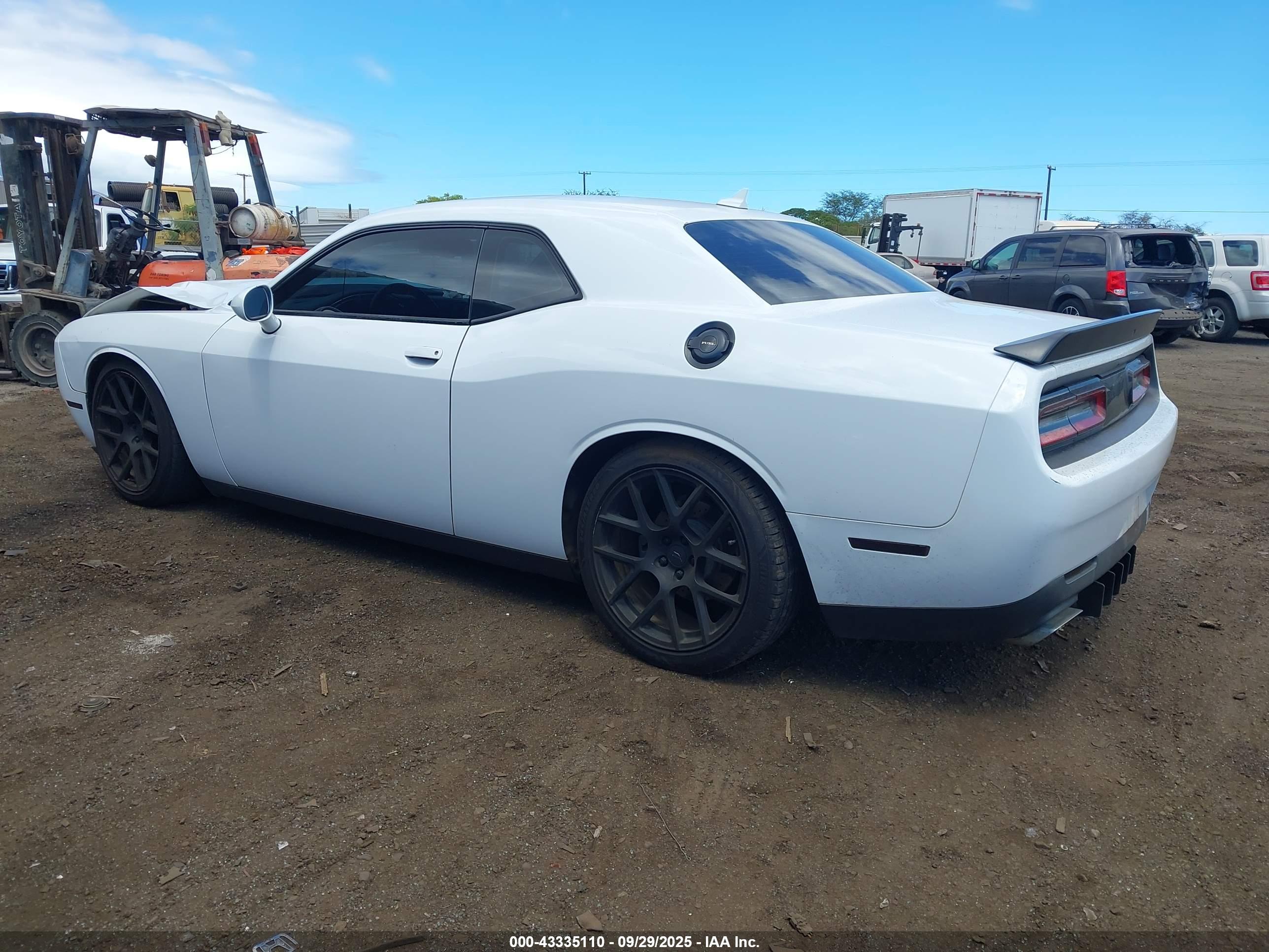 DODGE CHALLENGER image 3
