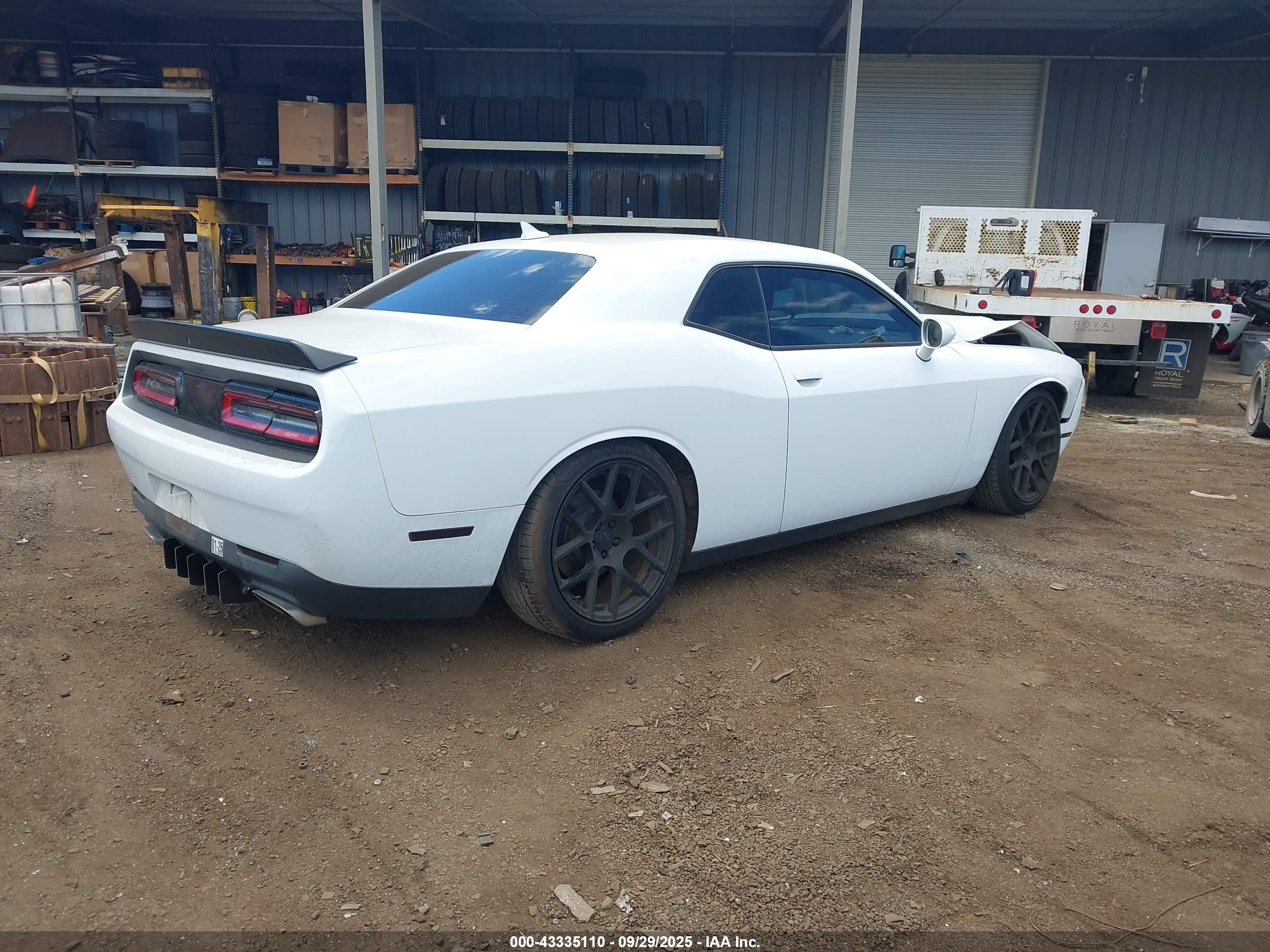 DODGE CHALLENGER image 4