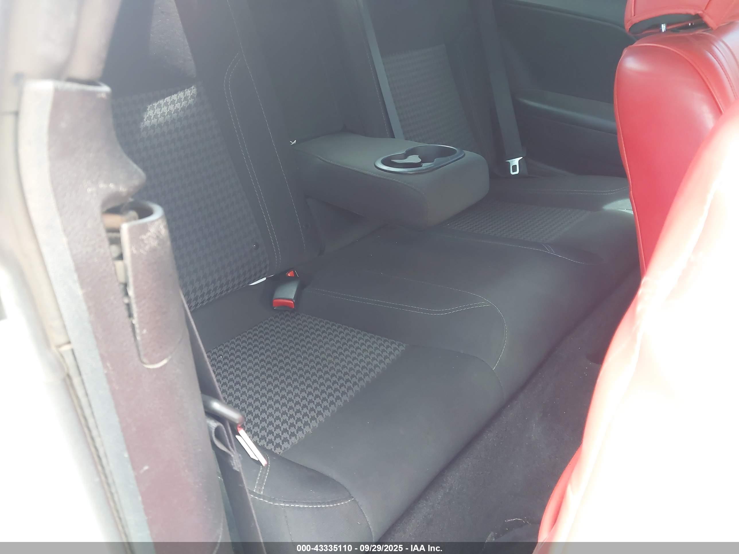 DODGE CHALLENGER image 8