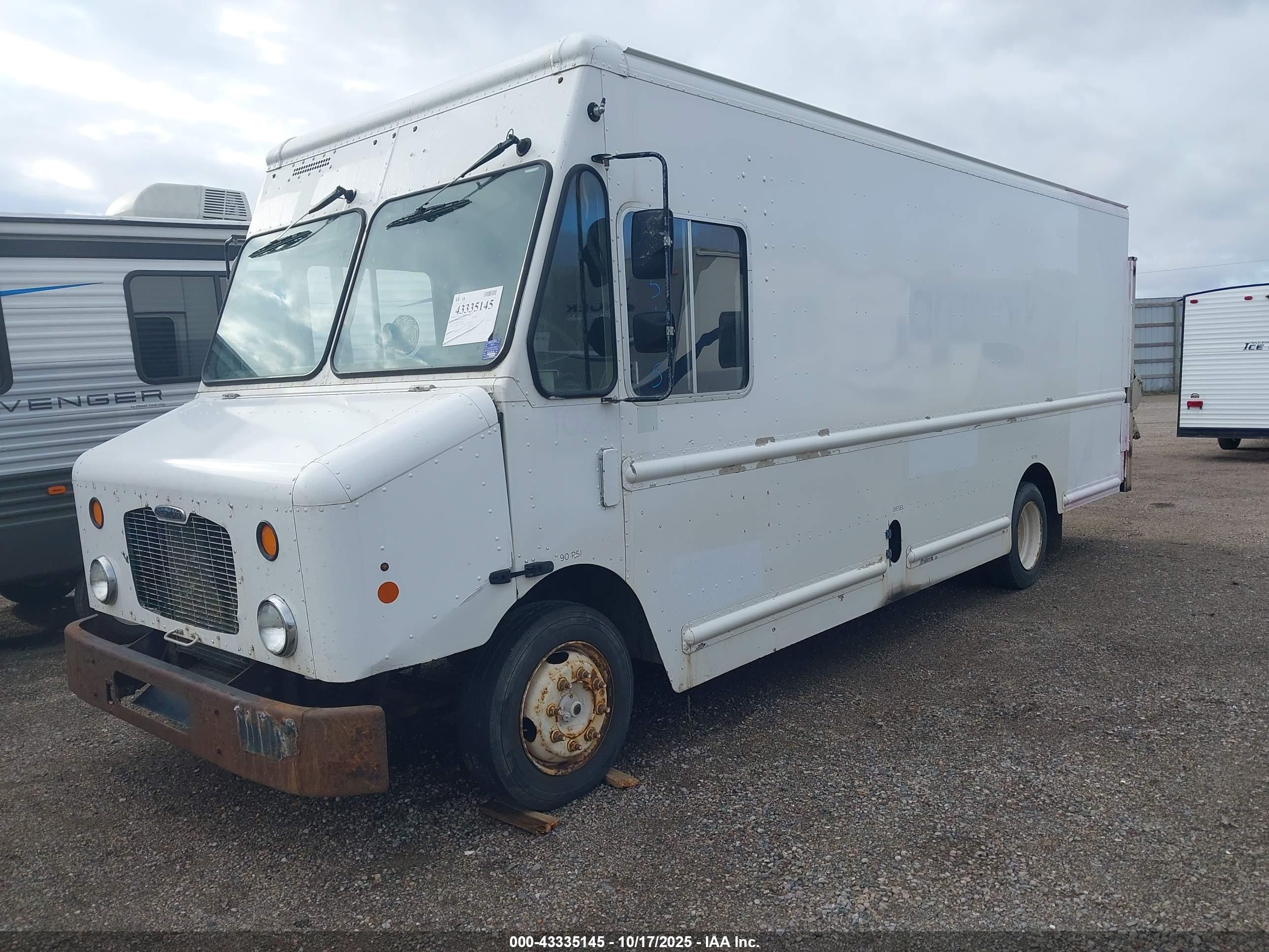 FREIGHTLINER CHASSIS image 2