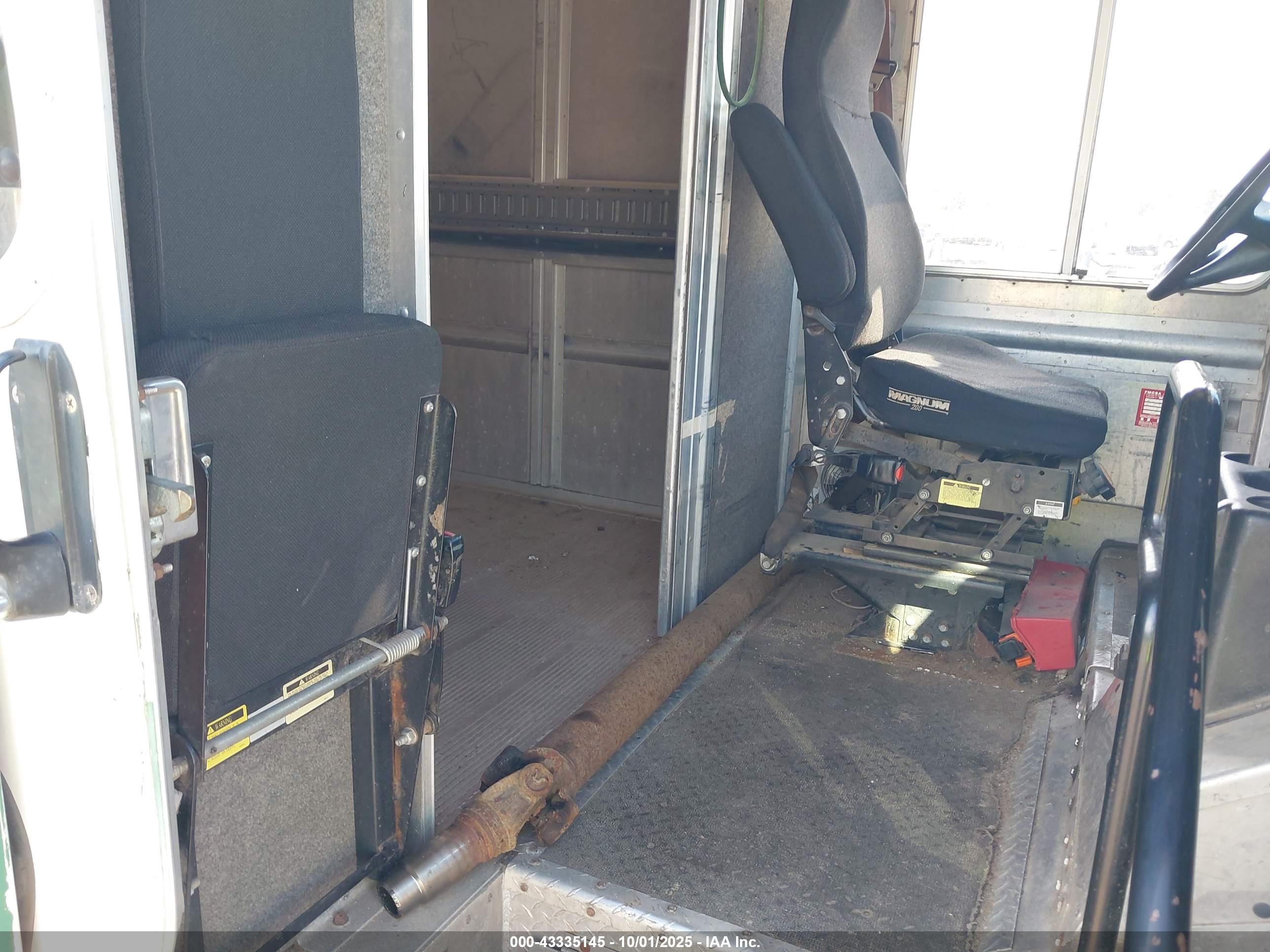 FREIGHTLINER CHASSIS image 7
