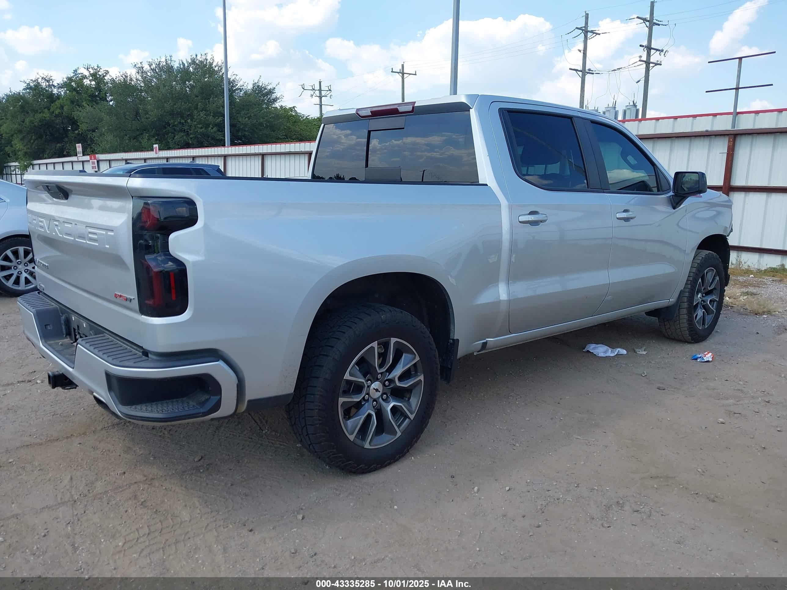 CHEVROLET SILVERADO image 4