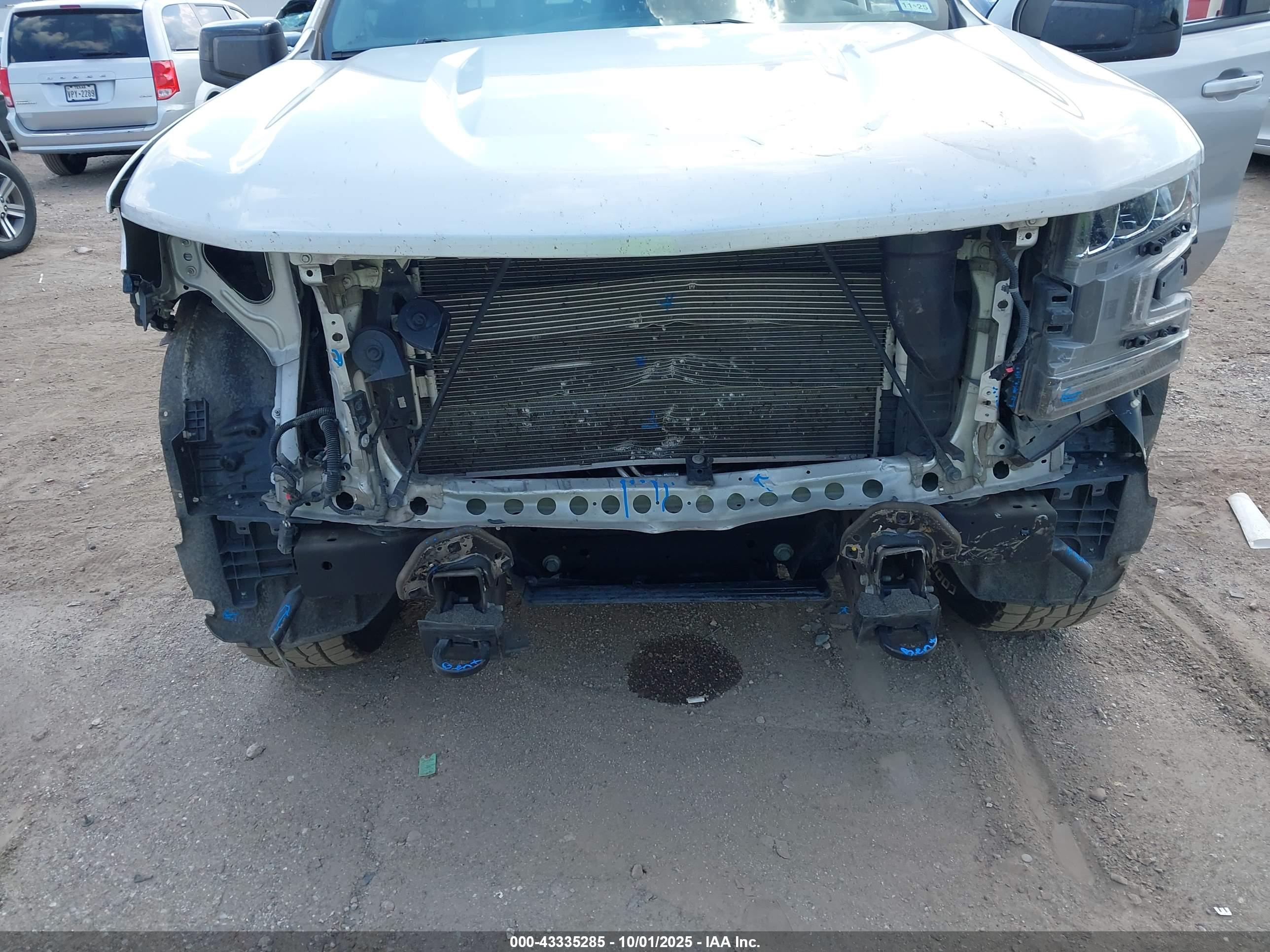 CHEVROLET SILVERADO image 6
