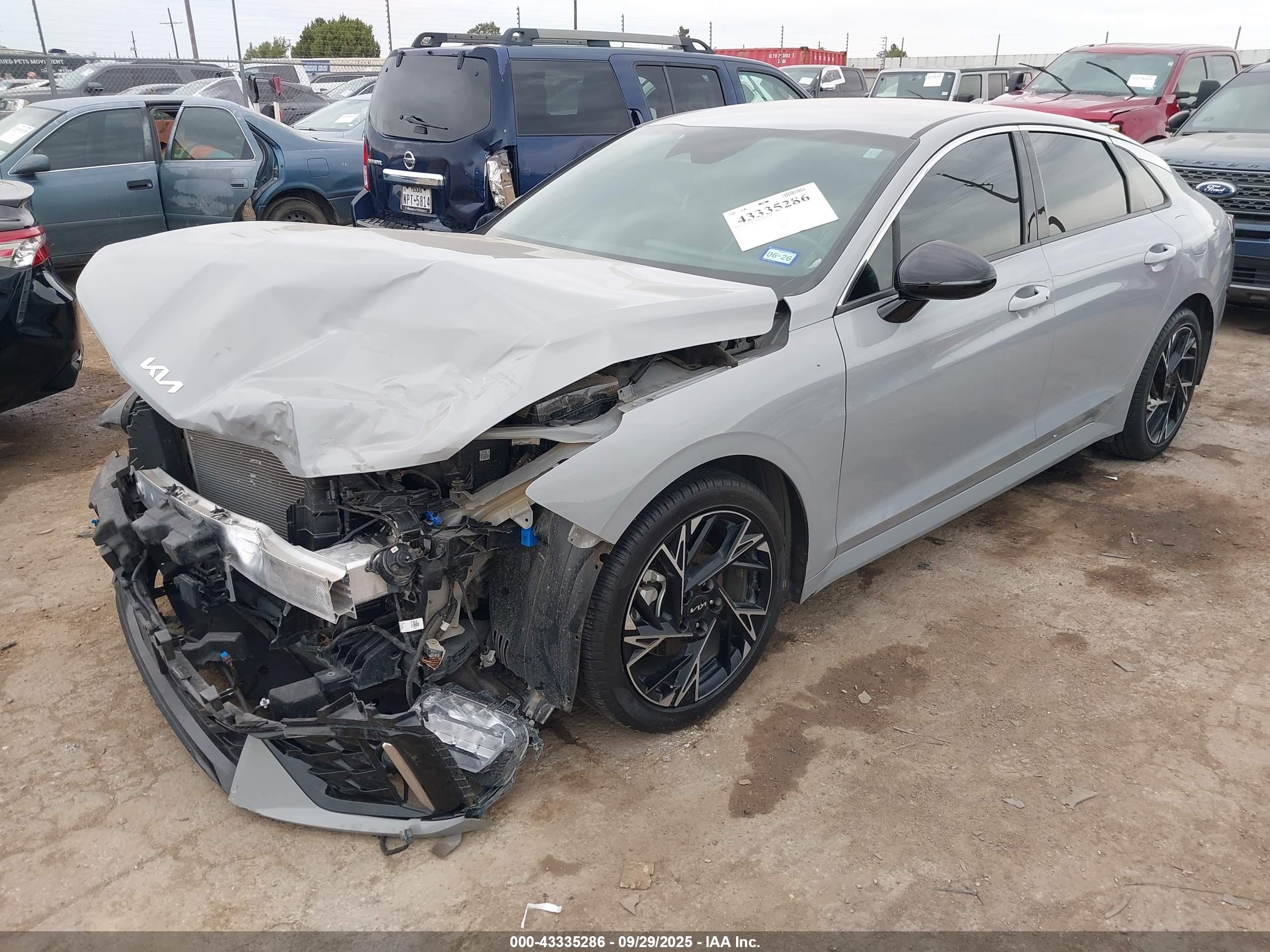 KIA K5 image 2