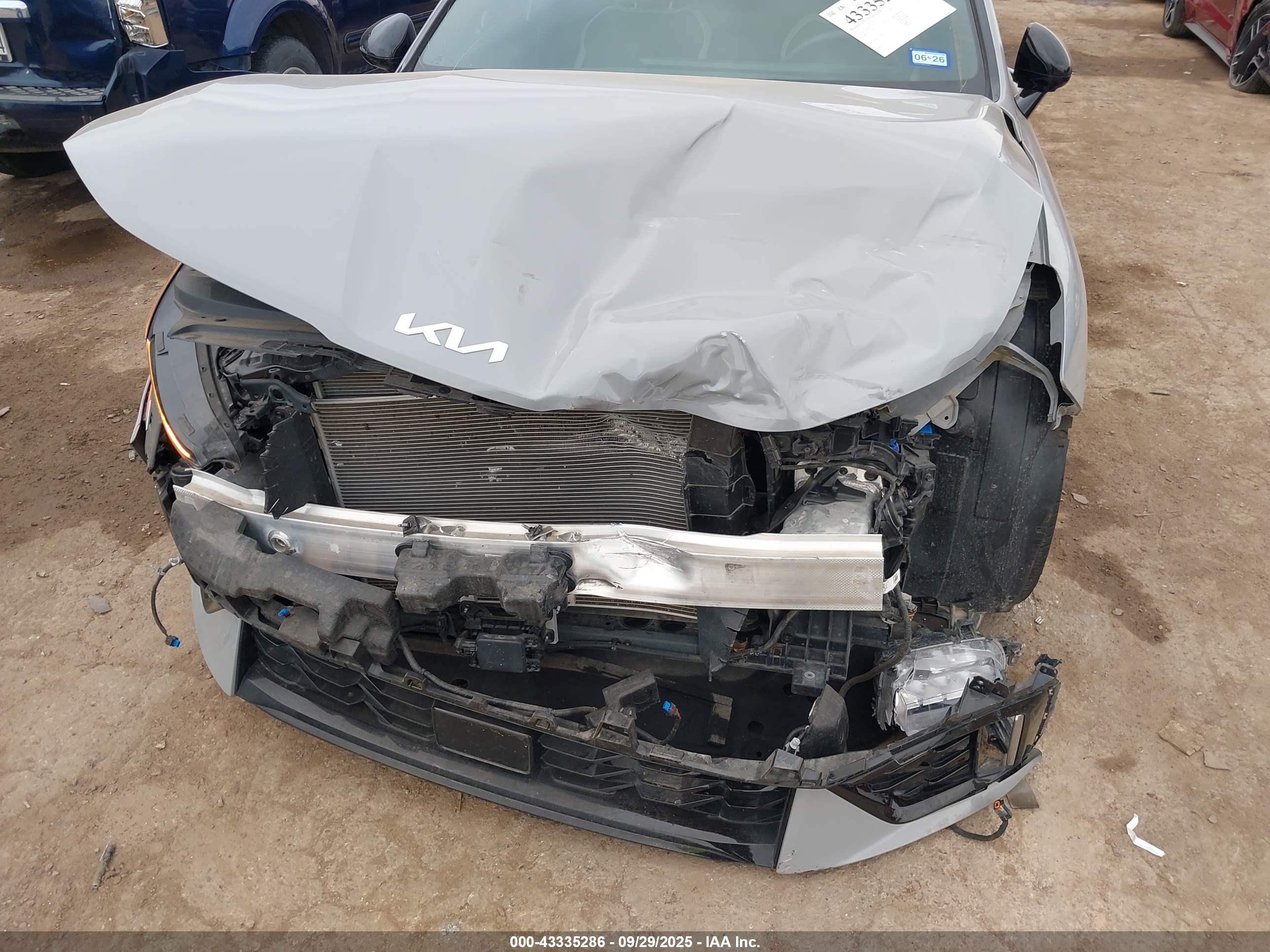 KIA K5 image 6