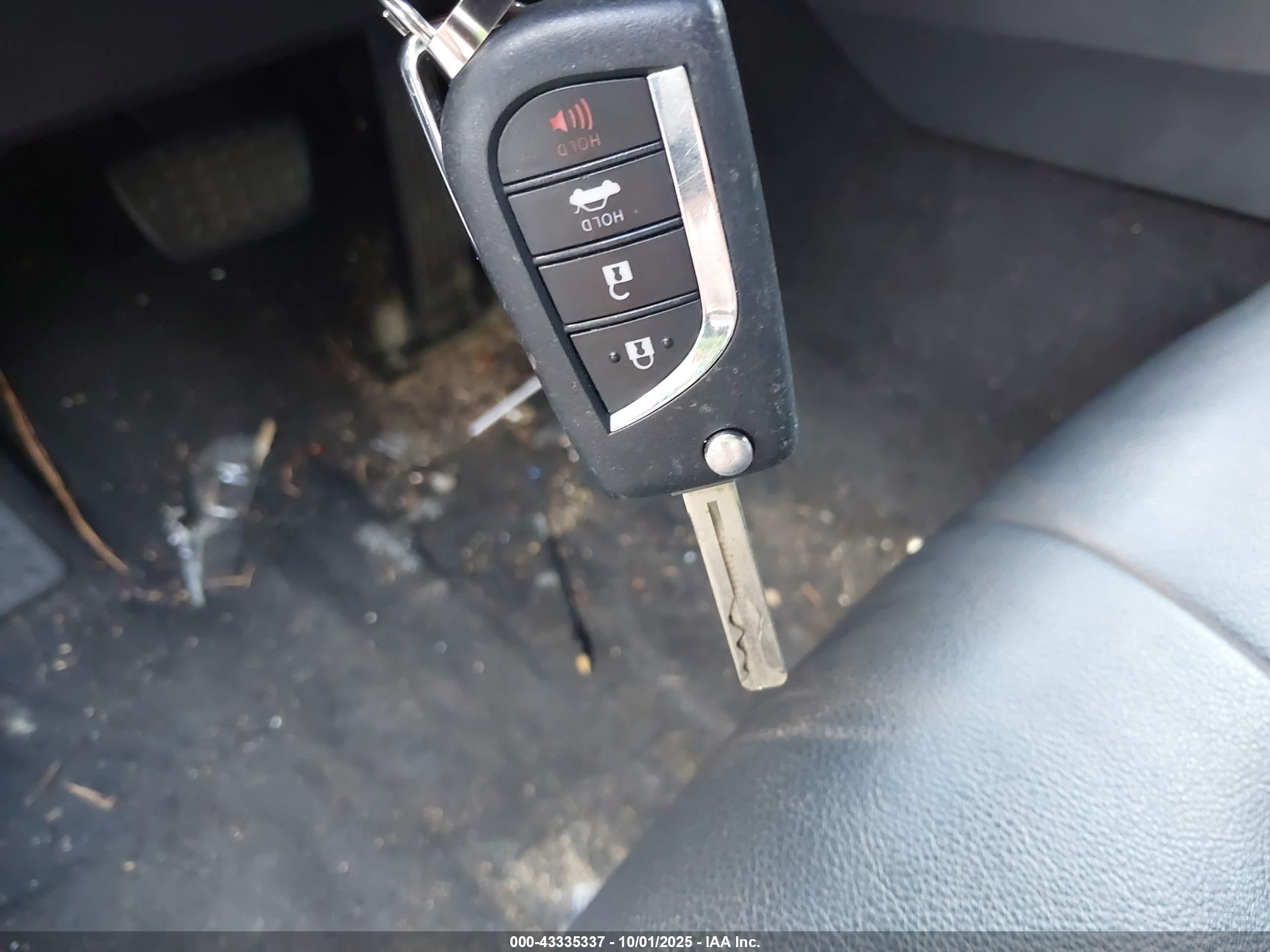 TOYOTA CAMRY image 11