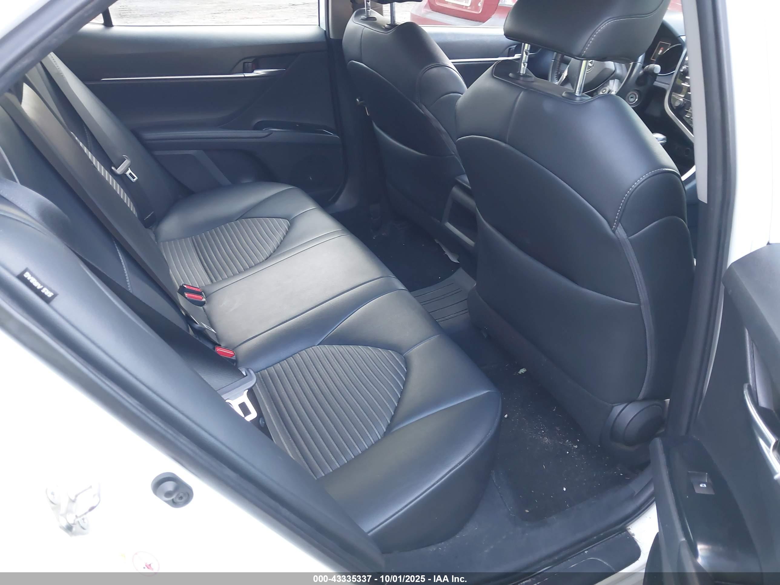 TOYOTA CAMRY image 8