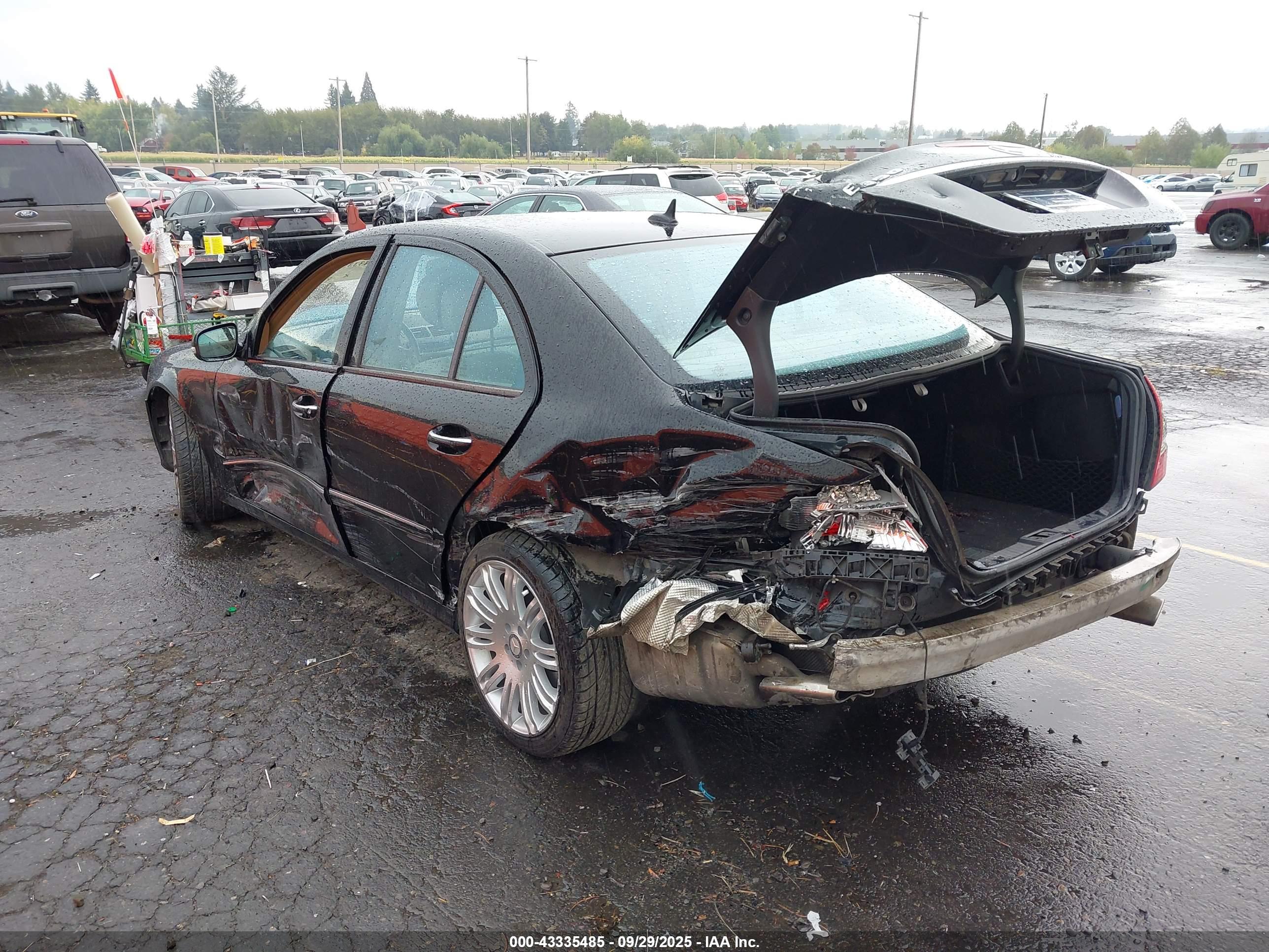 MERCEDES-BENZ E image 3