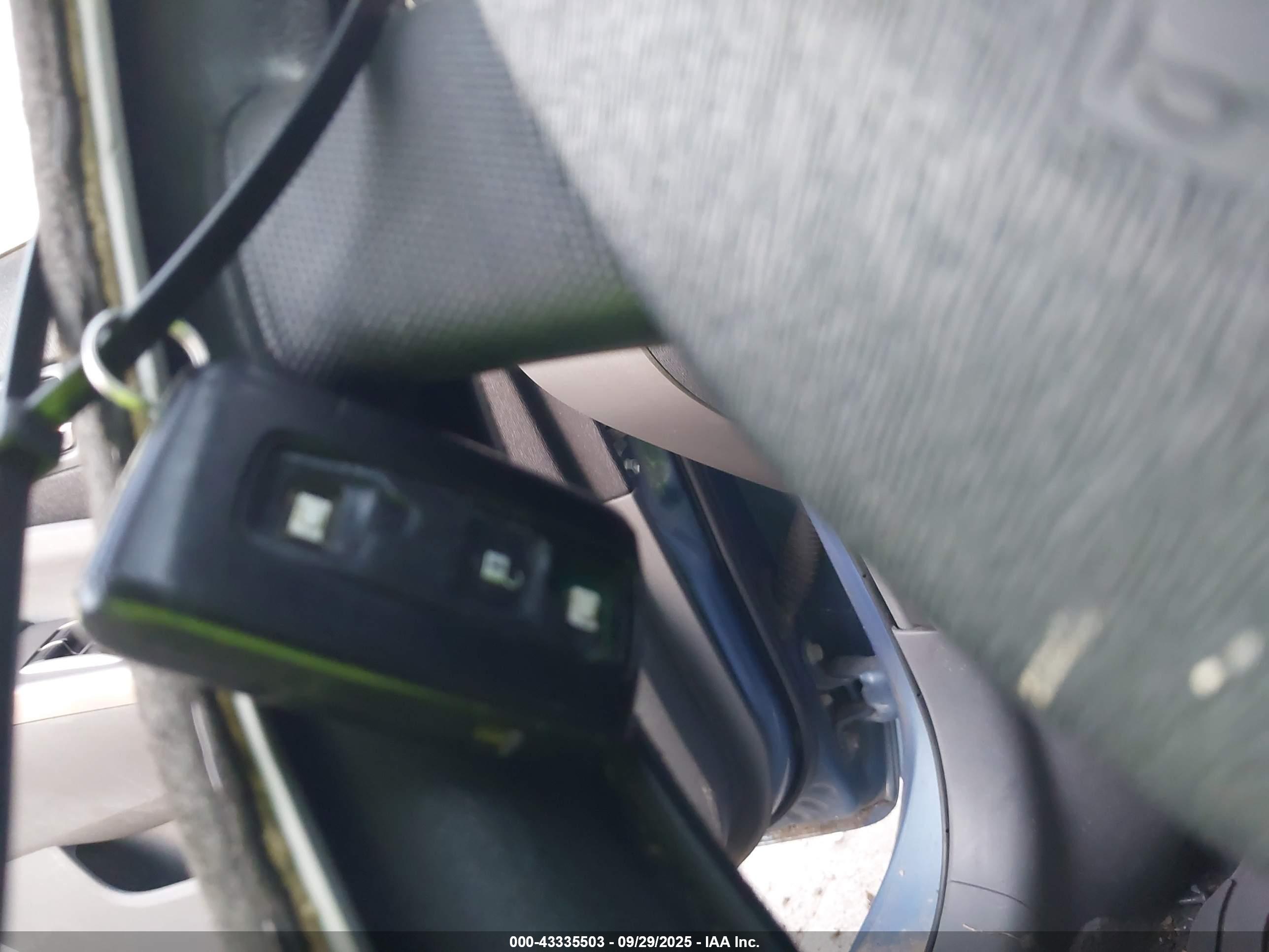 TOYOTA PRIUS image 11