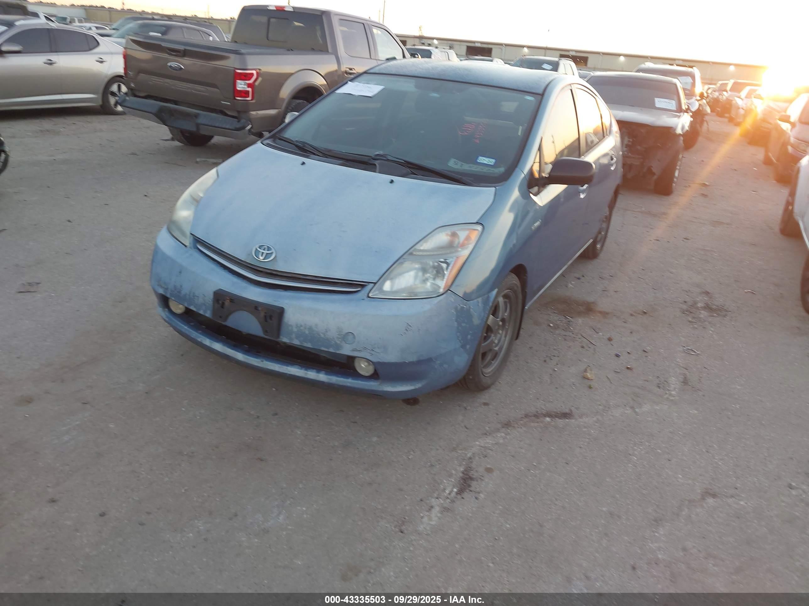TOYOTA PRIUS image 2