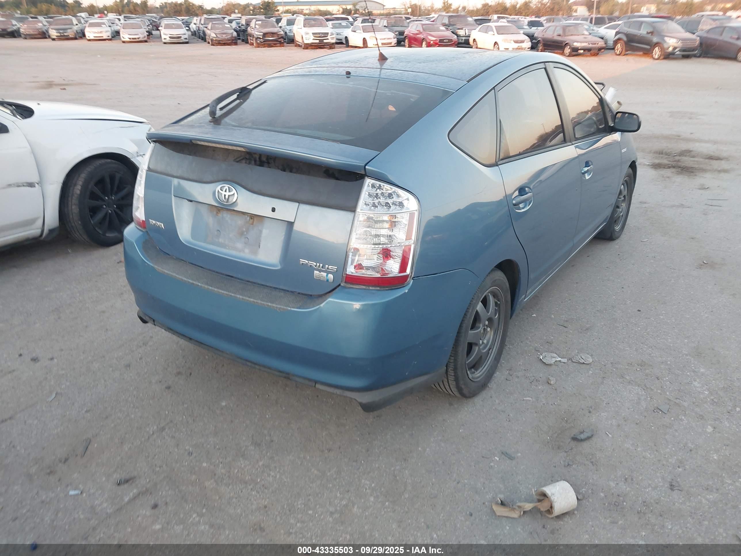 TOYOTA PRIUS image 4