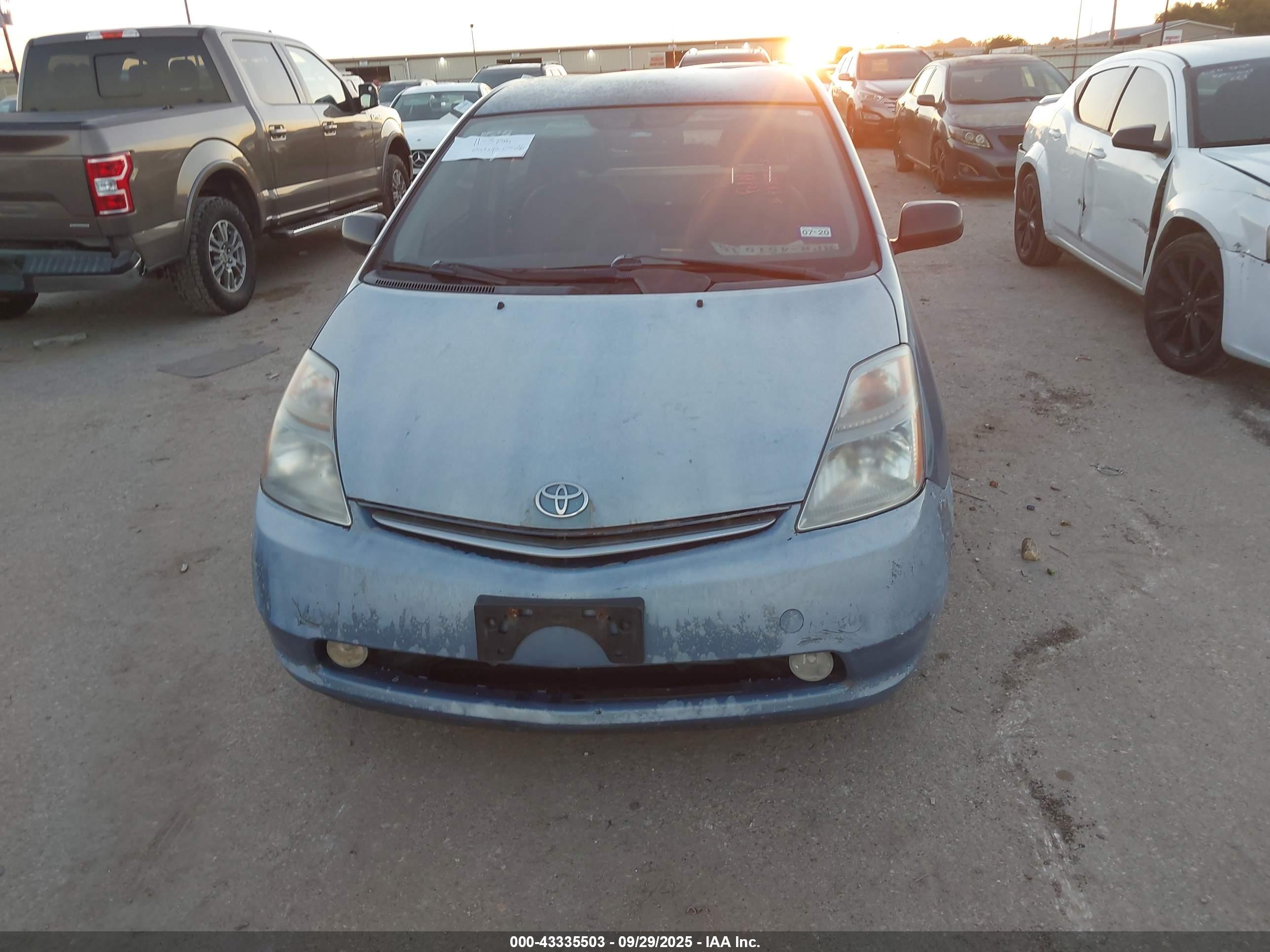 TOYOTA PRIUS image 6