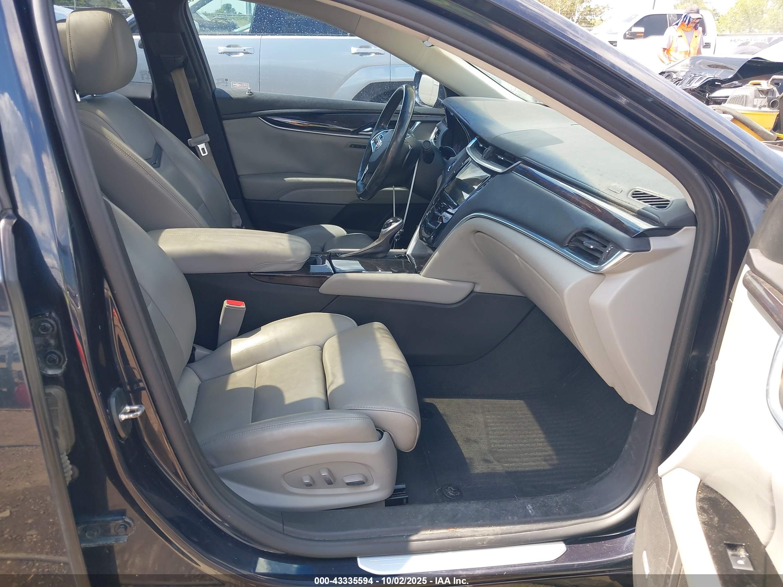 CADILLAC XTS image 5