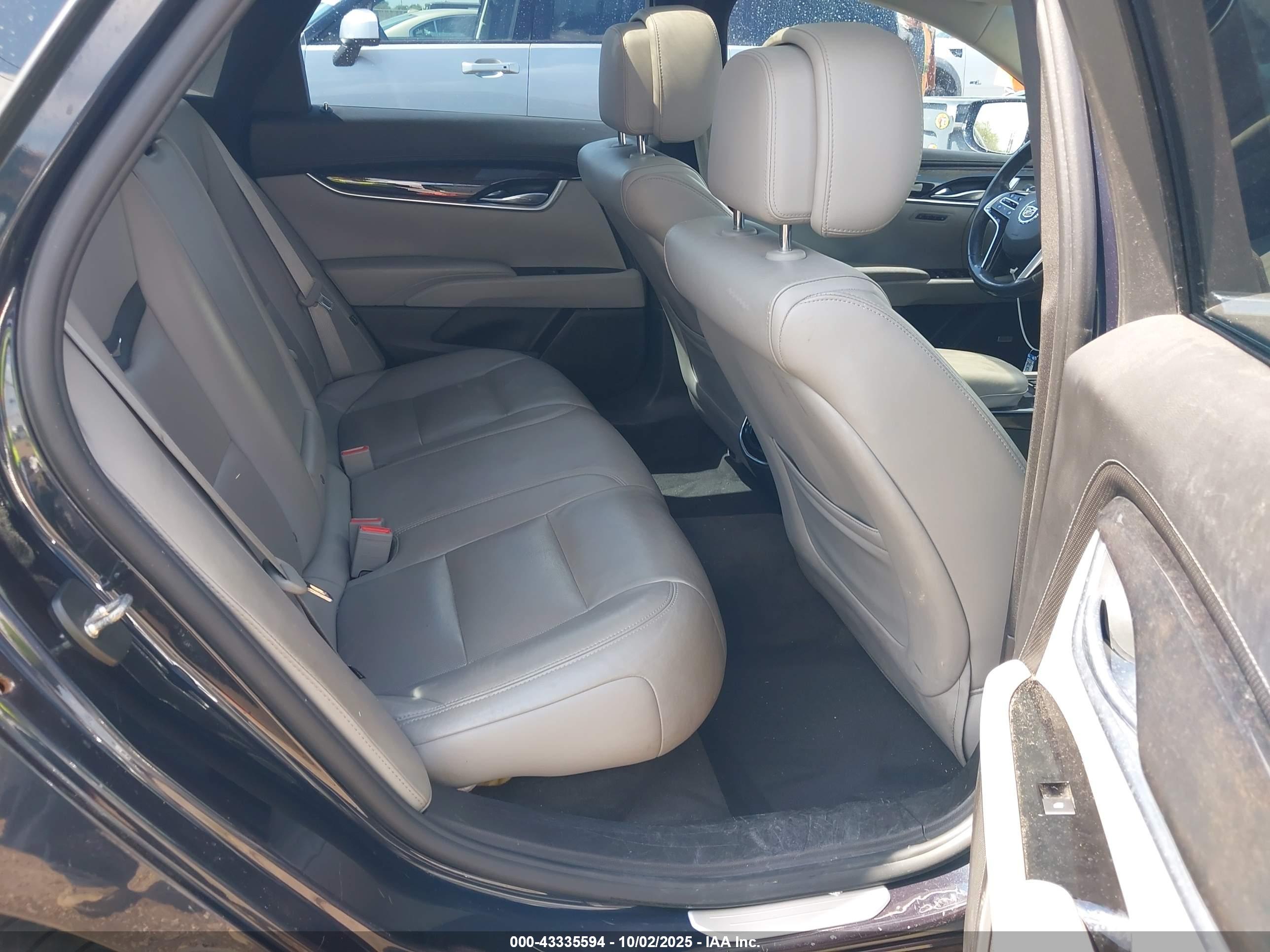 CADILLAC XTS image 8