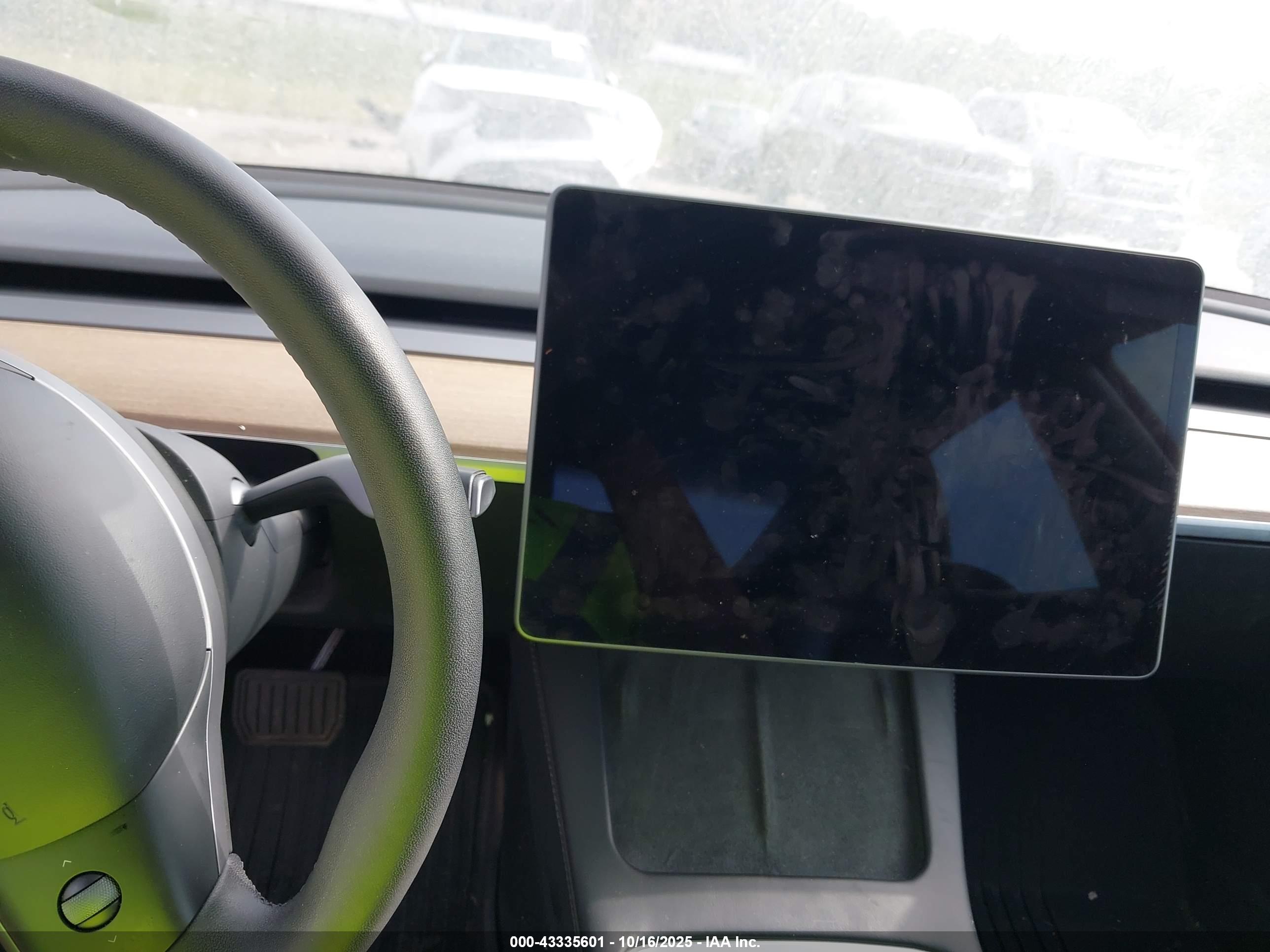 TESLA MODEL image 7