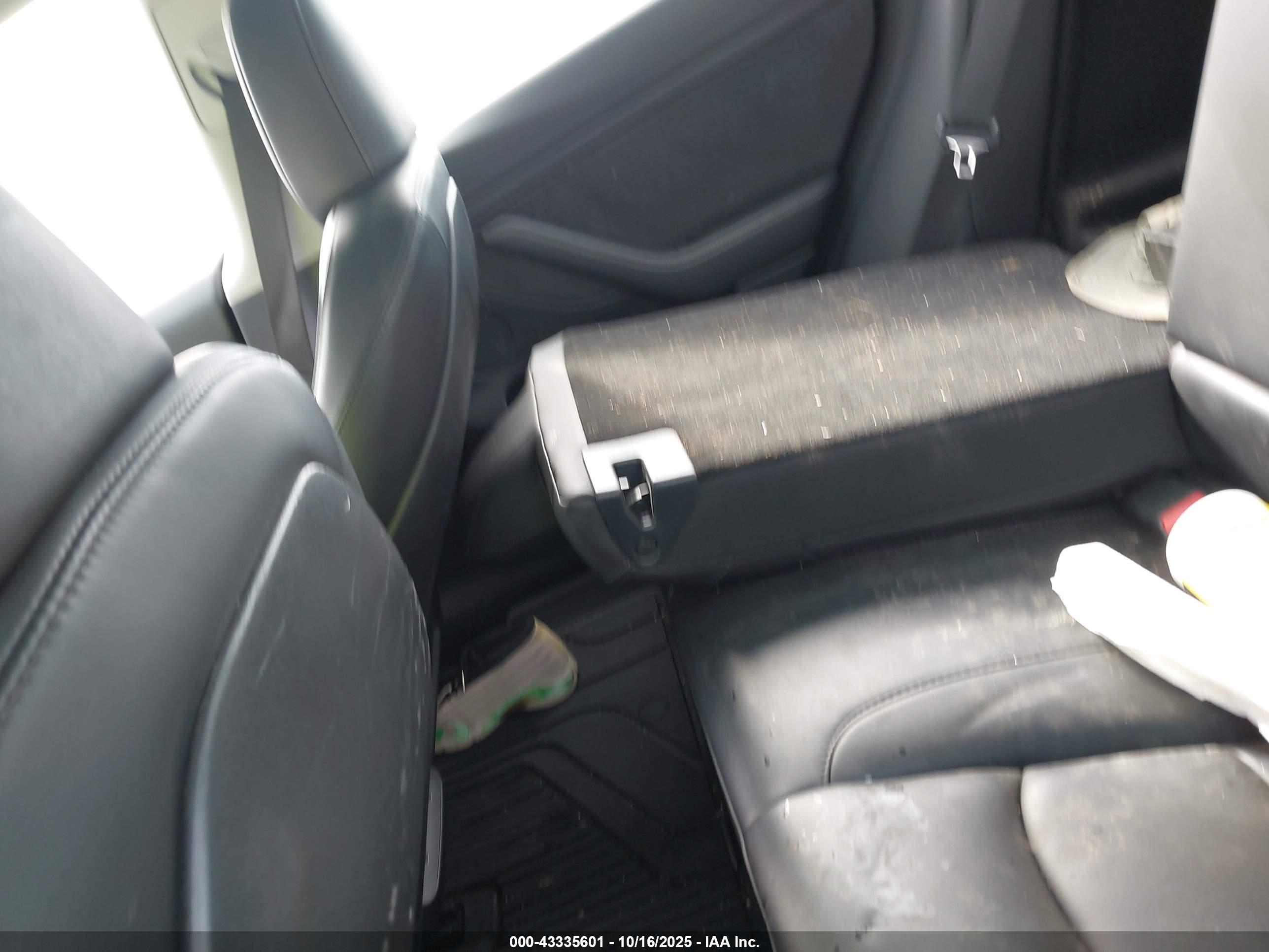 TESLA MODEL image 8