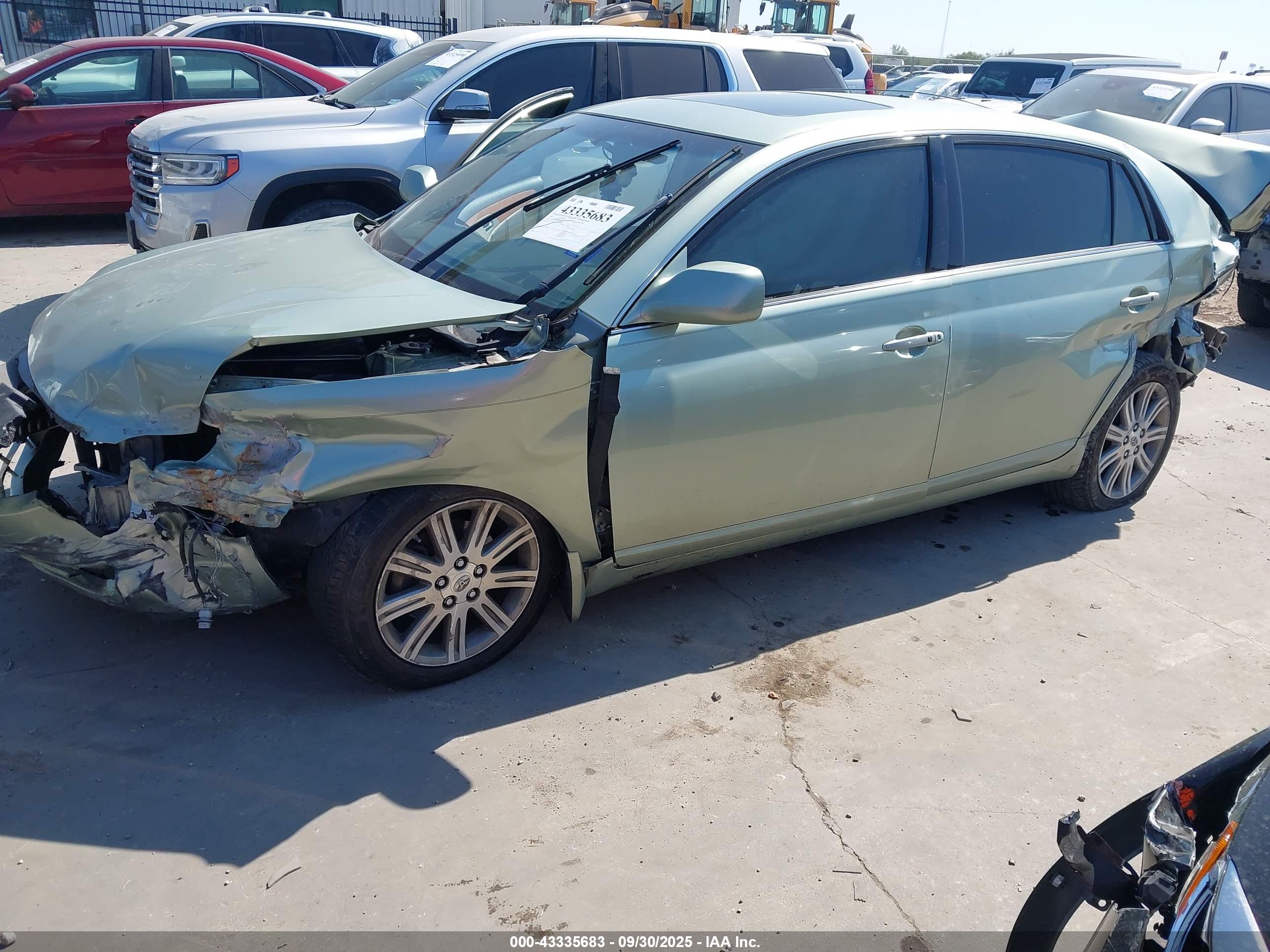 TOYOTA AVALON image 2