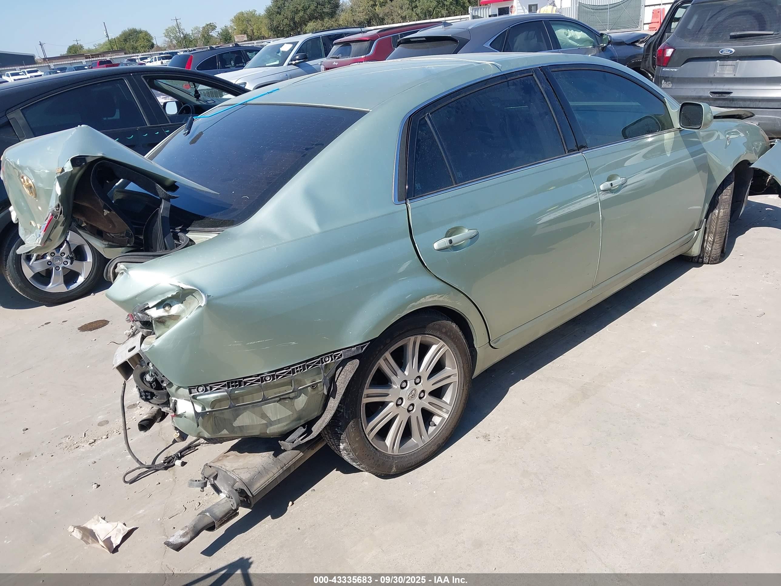 TOYOTA AVALON image 4